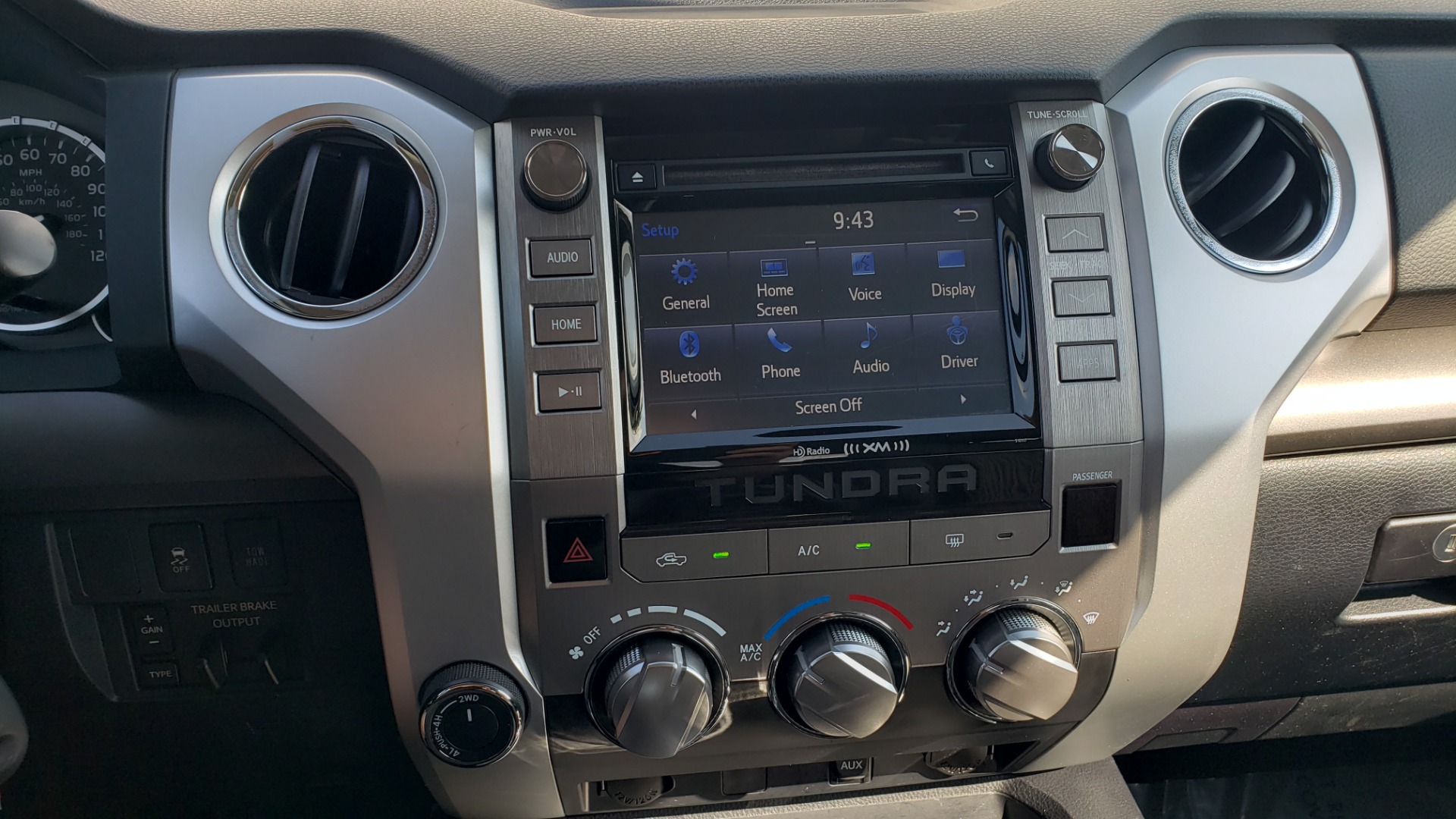 Used 2017 Toyota TUNDRA 4WD SR5 CREWMAX / 5.7L V8 / 6-SPD AUTO / NAV / REARVIEW for sale Sold at Formula Imports in Charlotte NC 28227 51