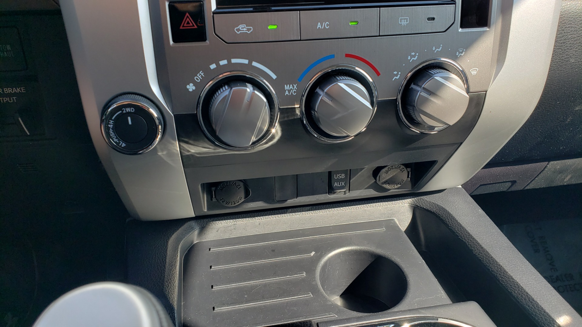 Used 2017 Toyota TUNDRA 4WD SR5 CREWMAX / 5.7L V8 / 6-SPD AUTO / NAV / REARVIEW for sale Sold at Formula Imports in Charlotte NC 28227 52