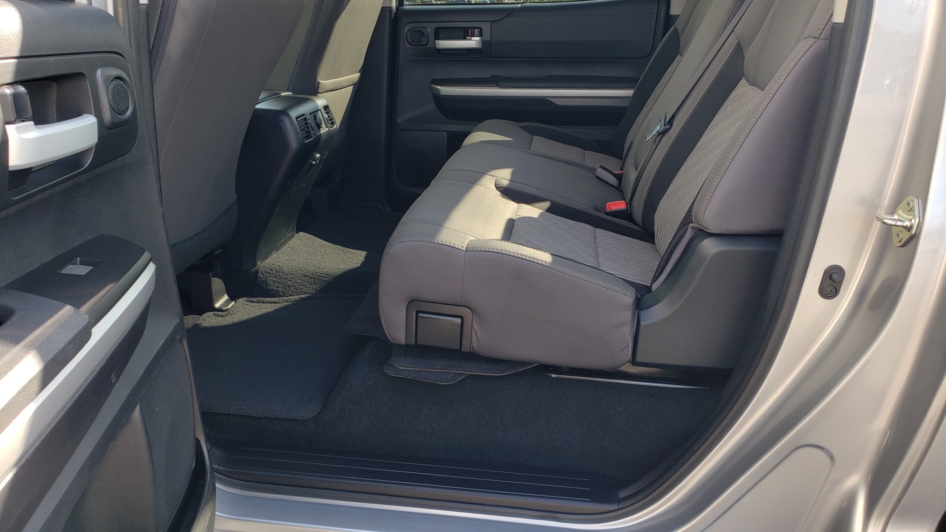 Used 2017 Toyota TUNDRA 4WD SR5 CREWMAX / 5.7L V8 / 6-SPD AUTO / NAV / REARVIEW for sale Sold at Formula Imports in Charlotte NC 28227 64