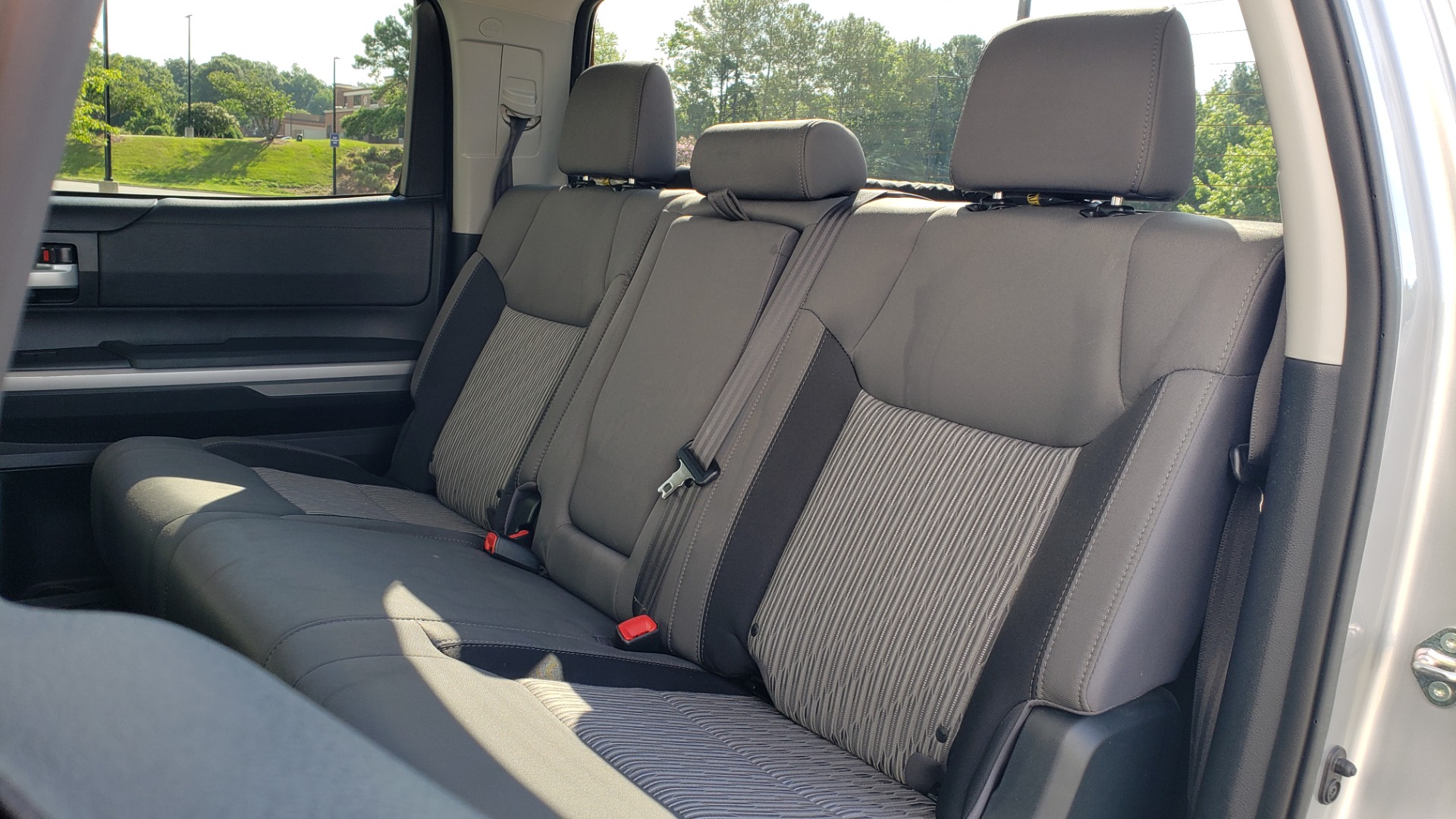 Used 2017 Toyota TUNDRA 4WD SR5 CREWMAX / 5.7L V8 / 6-SPD AUTO / NAV / REARVIEW for sale Sold at Formula Imports in Charlotte NC 28227 65