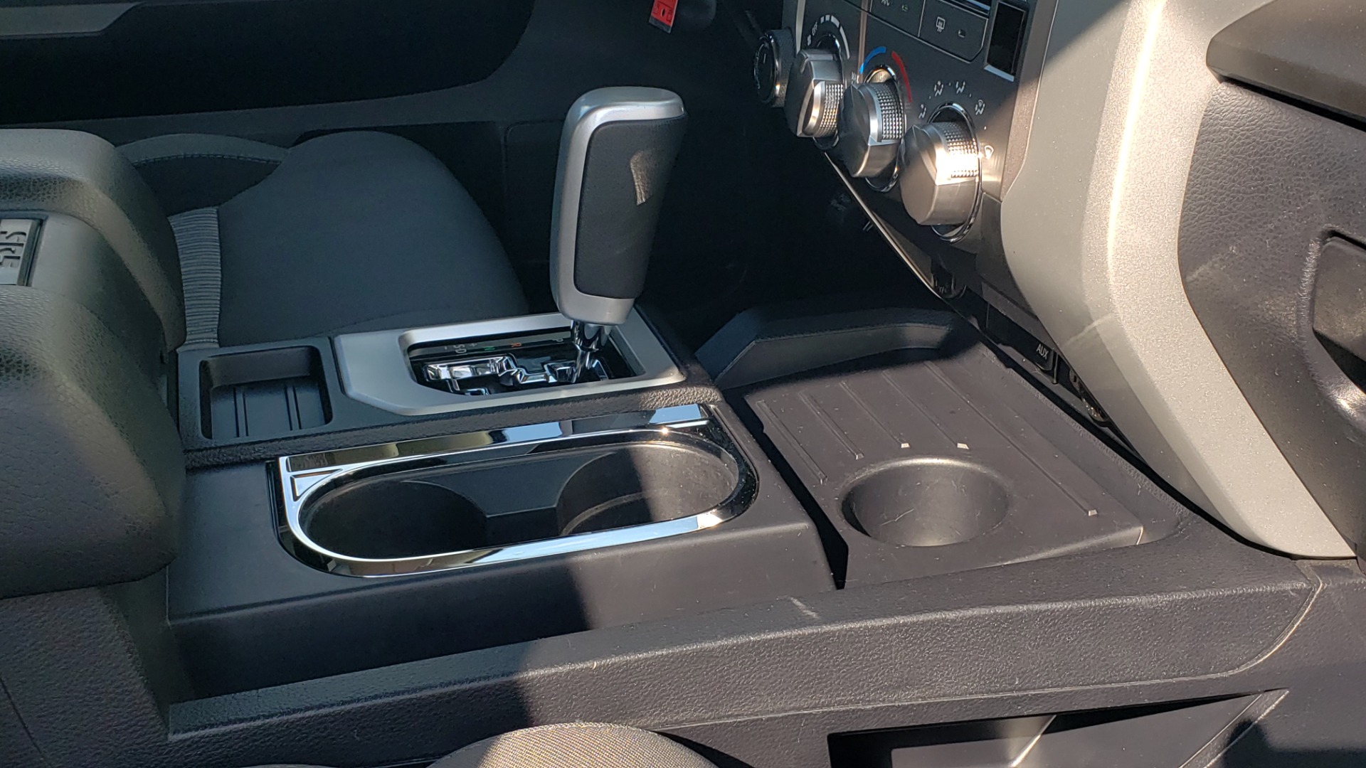 Used 2017 Toyota TUNDRA 4WD SR5 CREWMAX / 5.7L V8 / 6-SPD AUTO / NAV / REARVIEW for sale Sold at Formula Imports in Charlotte NC 28227 74
