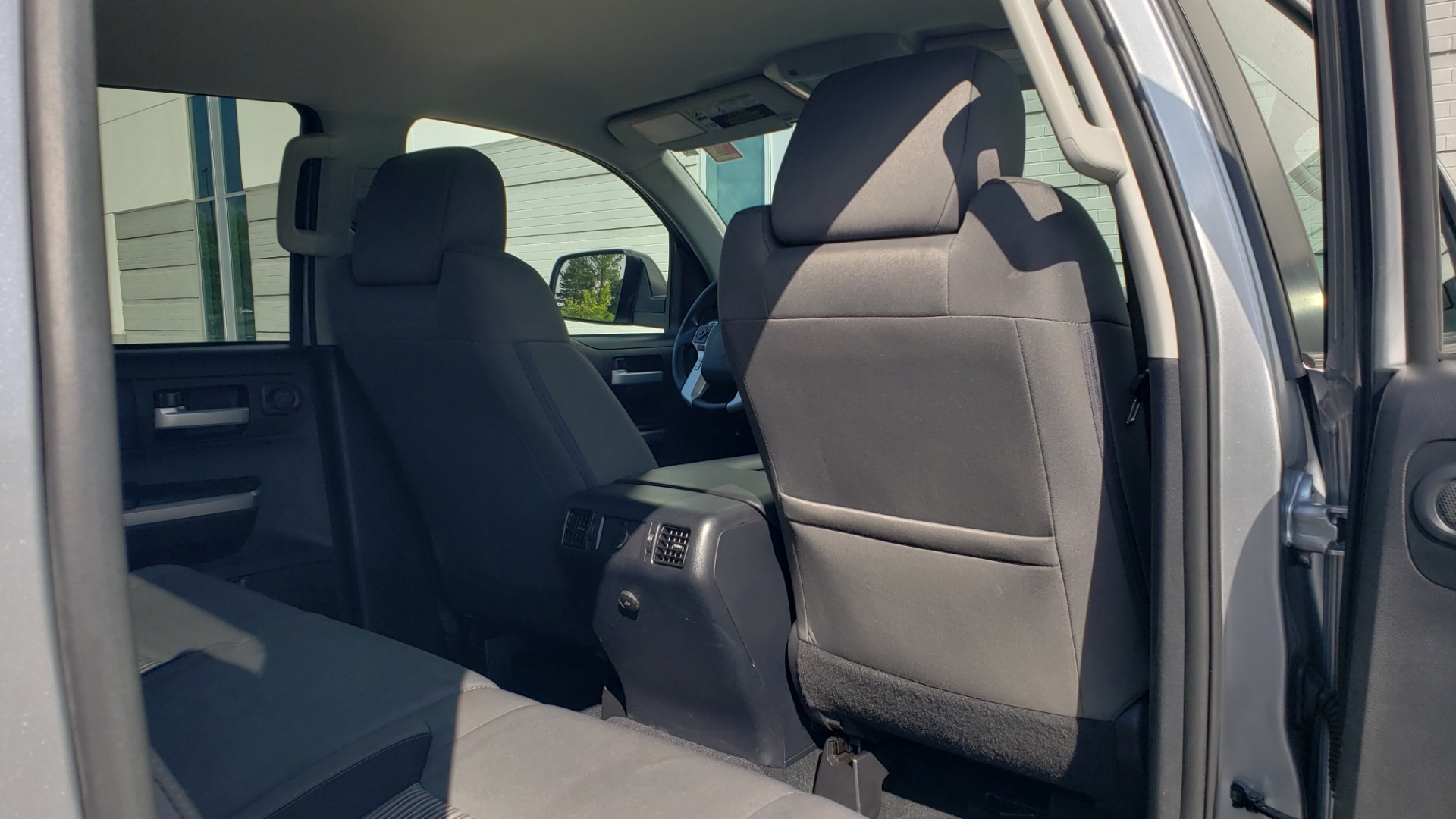 Used 2017 Toyota TUNDRA 4WD SR5 CREWMAX / 5.7L V8 / 6-SPD AUTO / NAV / REARVIEW for sale Sold at Formula Imports in Charlotte NC 28227 79