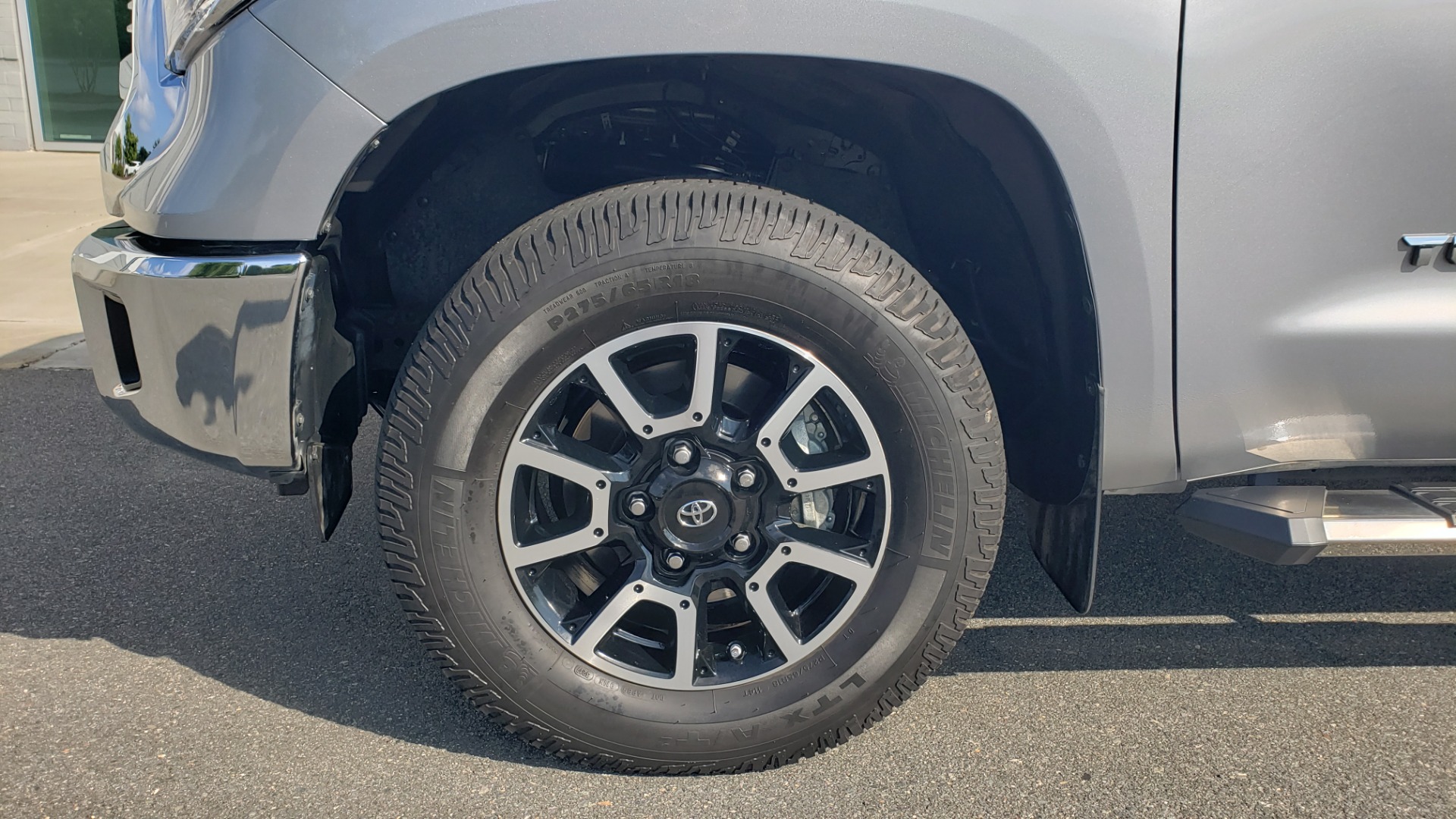 Used 2017 Toyota TUNDRA 4WD SR5 CREWMAX / 5.7L V8 / 6-SPD AUTO / NAV / REARVIEW for sale Sold at Formula Imports in Charlotte NC 28227 81