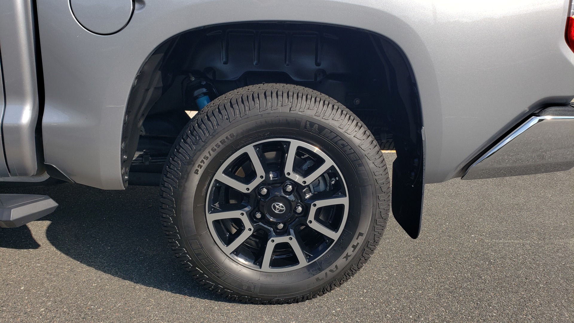 Used 2017 Toyota TUNDRA 4WD SR5 CREWMAX / 5.7L V8 / 6-SPD AUTO / NAV / REARVIEW for sale Sold at Formula Imports in Charlotte NC 28227 82