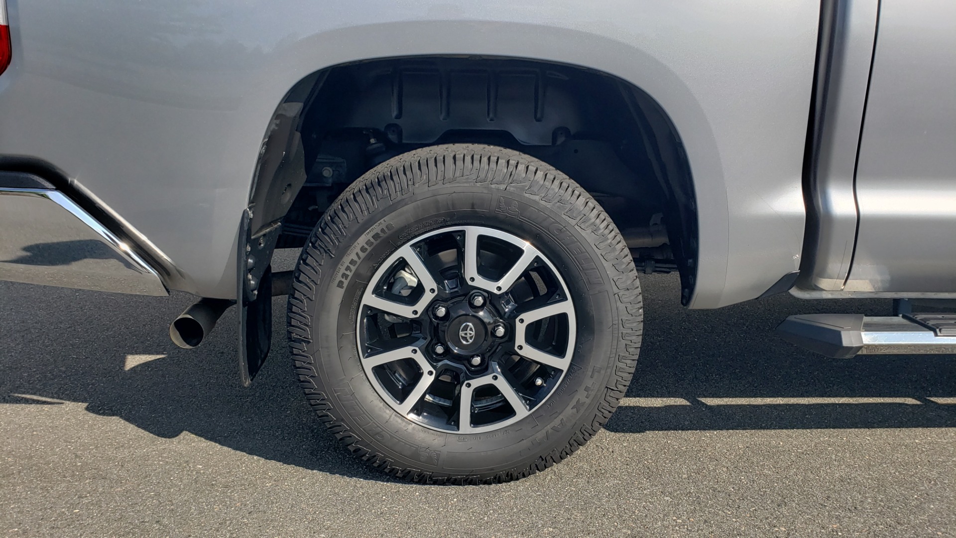 Used 2017 Toyota TUNDRA 4WD SR5 CREWMAX / 5.7L V8 / 6-SPD AUTO / NAV / REARVIEW for sale Sold at Formula Imports in Charlotte NC 28227 83