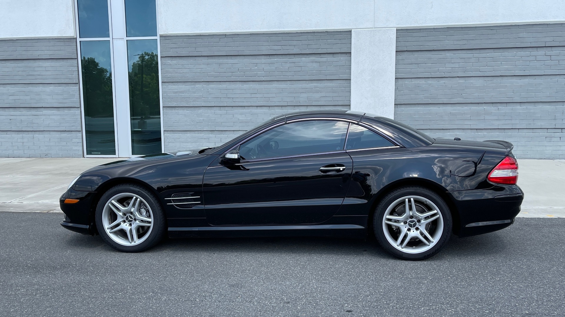 Used 2007 Mercedes-Benz SL-CLASS SL550 ROADSTER / 5.5L V8 / AMG SPORT PKG / BI-XENON HEADLAMPS for sale Sold at Formula Imports in Charlotte NC 28227 6