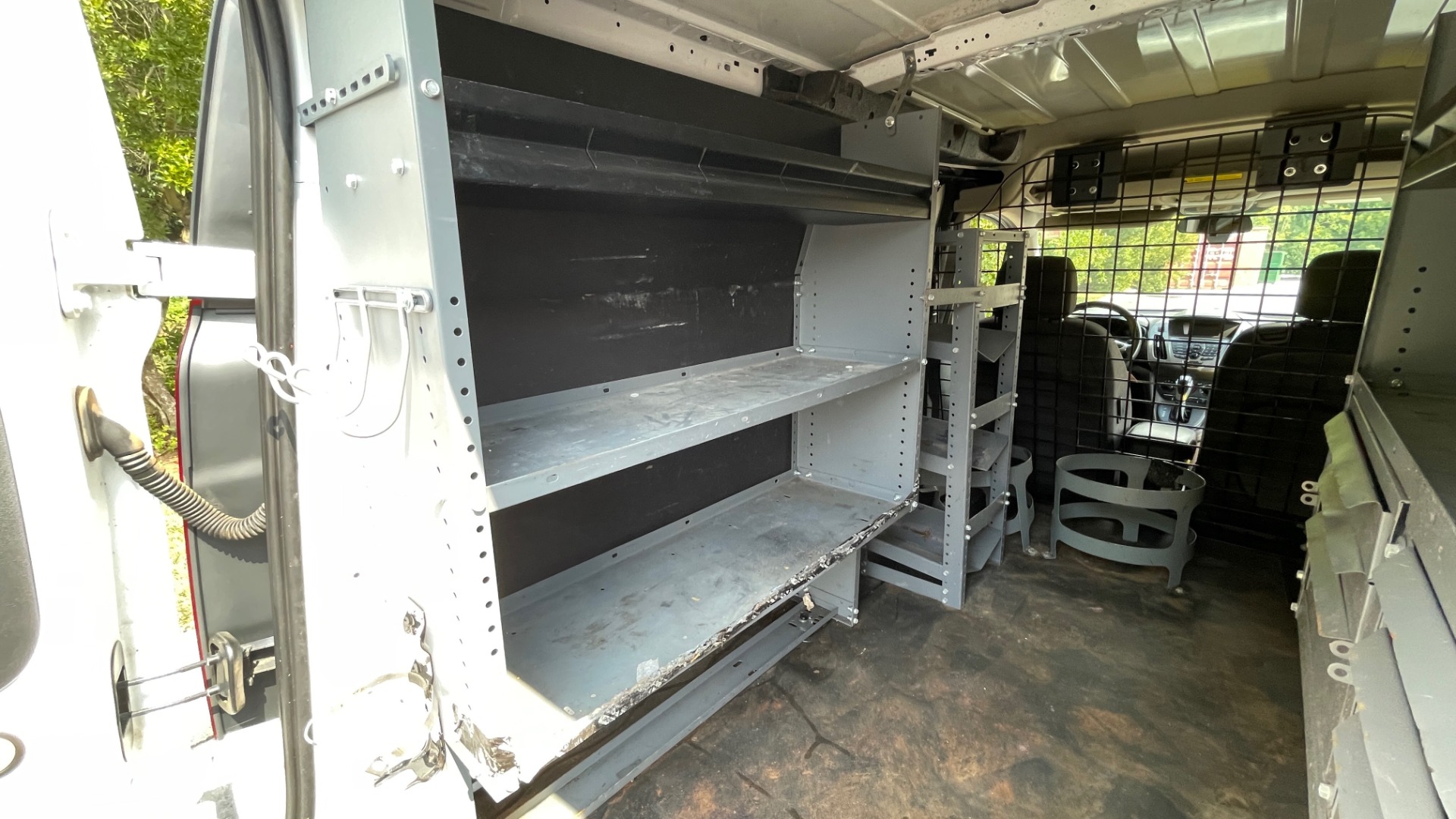 Used 2015 Ford TRANSIT CONNECT XLT CARGO VAN LWB / 2.5L 4-CYL / 6-SPD AUTO / ROOF RACK for sale Sold at Formula Imports in Charlotte NC 28227 21