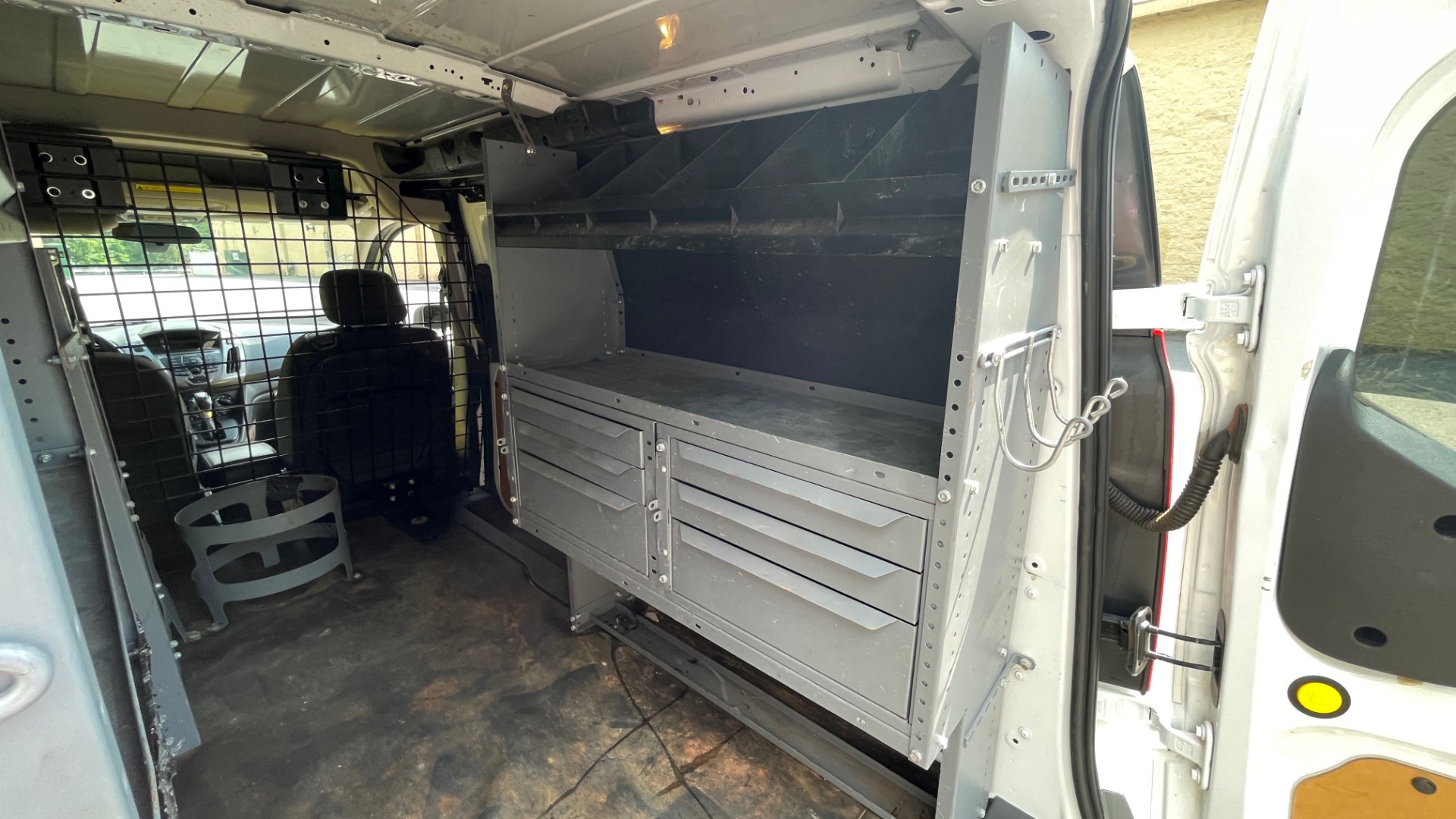 Used 2015 Ford TRANSIT CONNECT XLT CARGO VAN LWB / 2.5L 4-CYL / 6-SPD AUTO / ROOF RACK for sale Sold at Formula Imports in Charlotte NC 28227 23