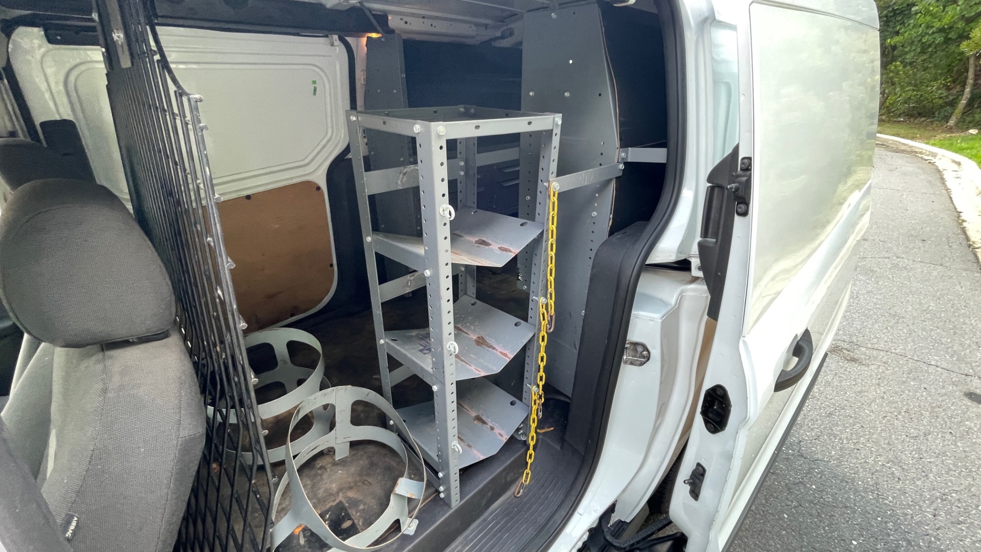 Used 2015 Ford TRANSIT CONNECT XLT CARGO VAN LWB / 2.5L 4-CYL / 6-SPD AUTO / ROOF RACK for sale Sold at Formula Imports in Charlotte NC 28227 31