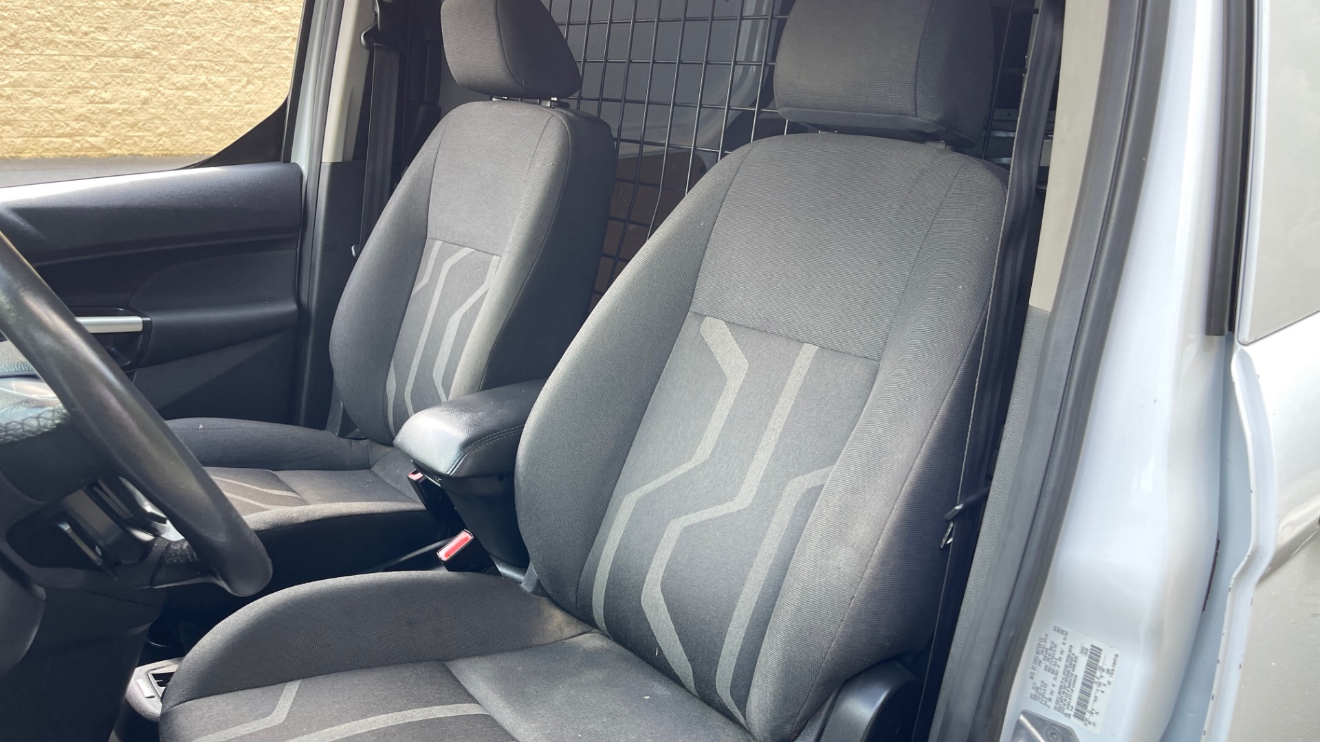Used 2015 Ford TRANSIT CONNECT XLT CARGO VAN LWB / 2.5L 4-CYL / 6-SPD AUTO / ROOF RACK for sale Sold at Formula Imports in Charlotte NC 28227 35