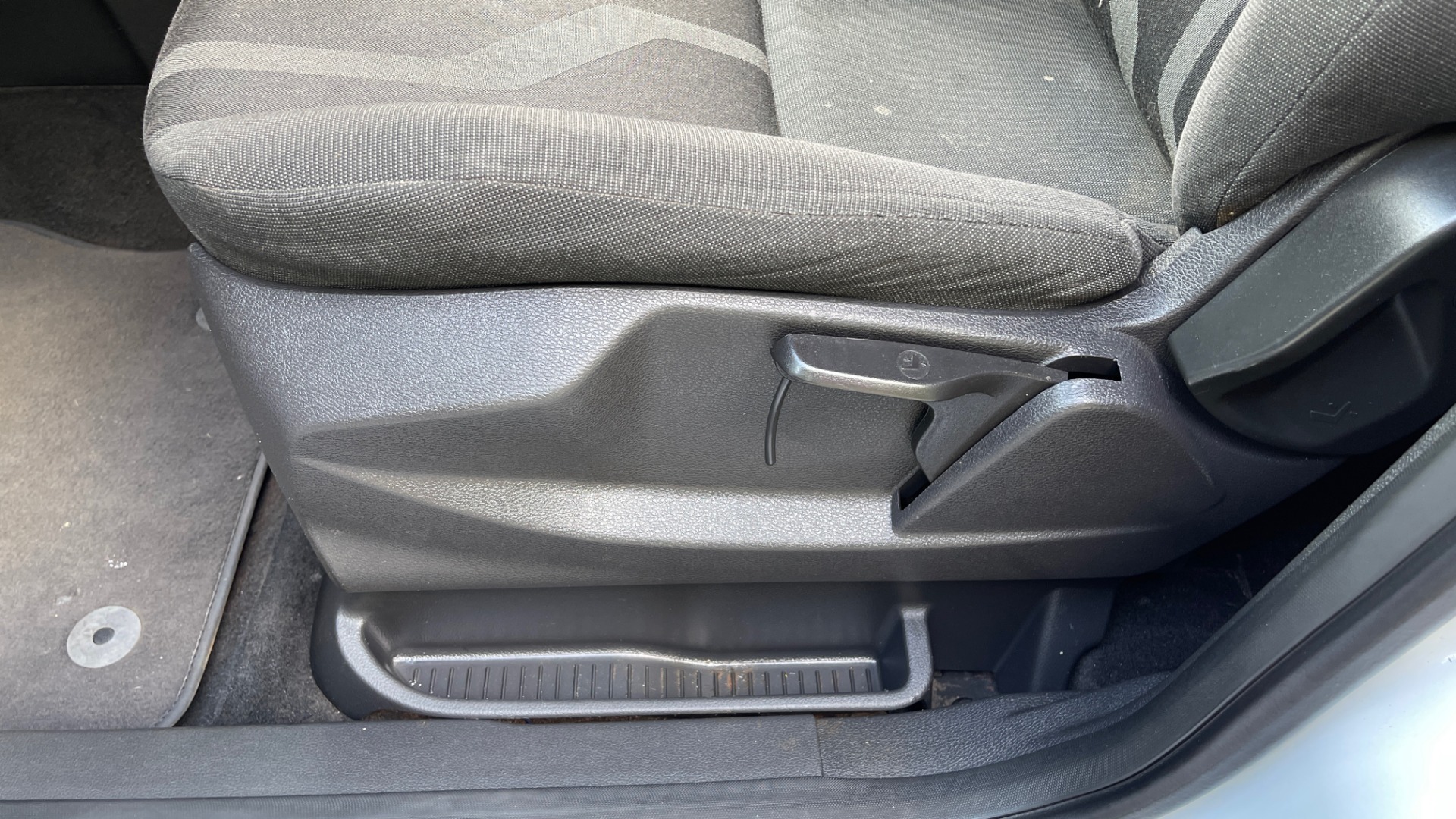 Used 2015 Ford TRANSIT CONNECT XLT CARGO VAN LWB / 2.5L 4-CYL / 6-SPD AUTO / ROOF RACK for sale Sold at Formula Imports in Charlotte NC 28227 36