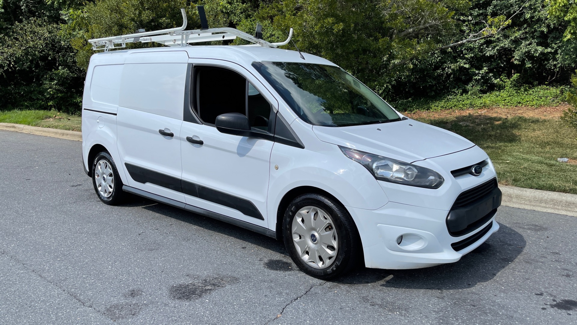 Used 2015 Ford TRANSIT CONNECT XLT CARGO VAN LWB / 2.5L 4-CYL / 6-SPD AUTO / ROOF RACK for sale Sold at Formula Imports in Charlotte NC 28227 4
