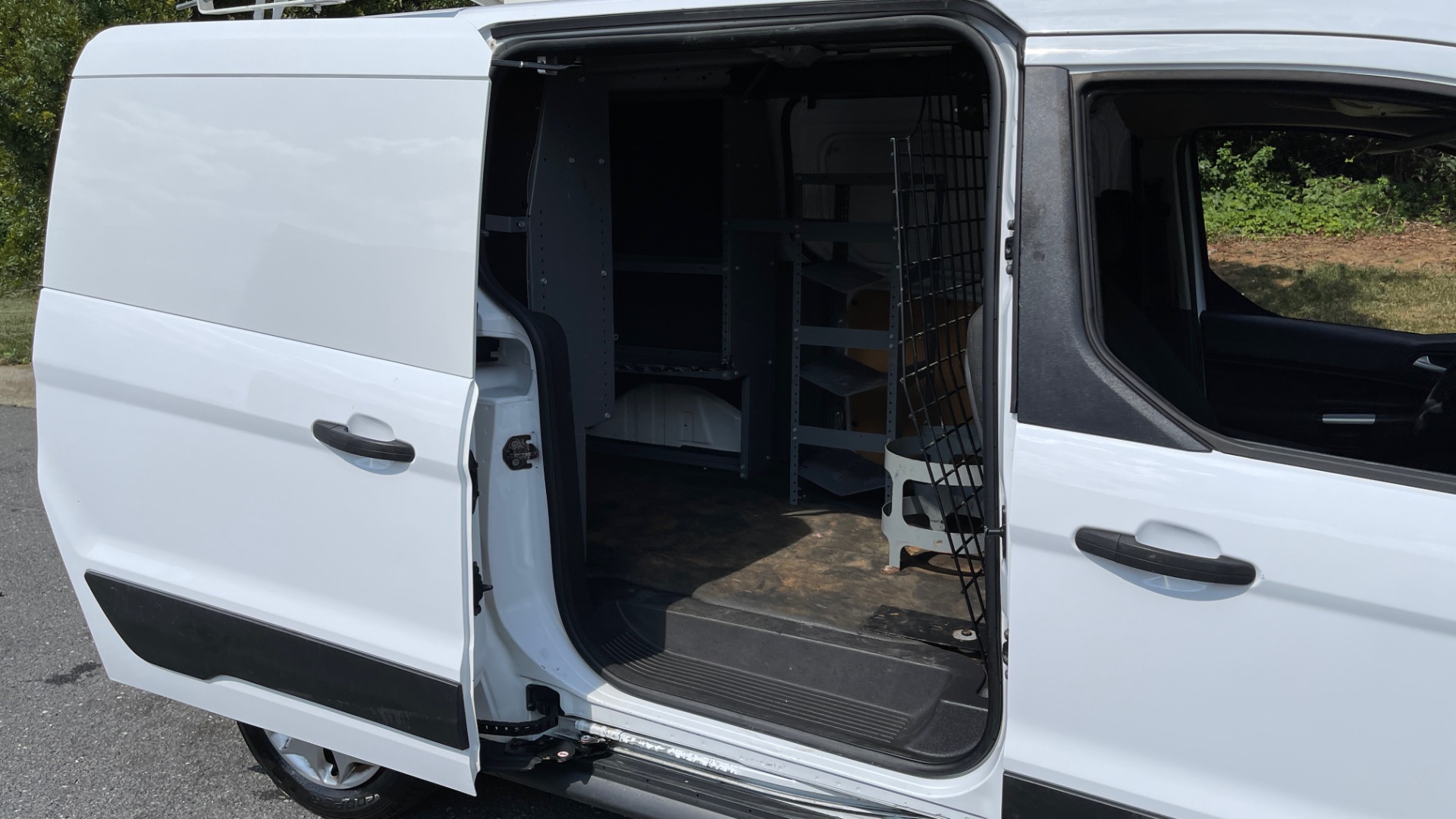 Used 2015 Ford TRANSIT CONNECT XLT CARGO VAN LWB / 2.5L 4-CYL / 6-SPD AUTO / ROOF RACK for sale Sold at Formula Imports in Charlotte NC 28227 52