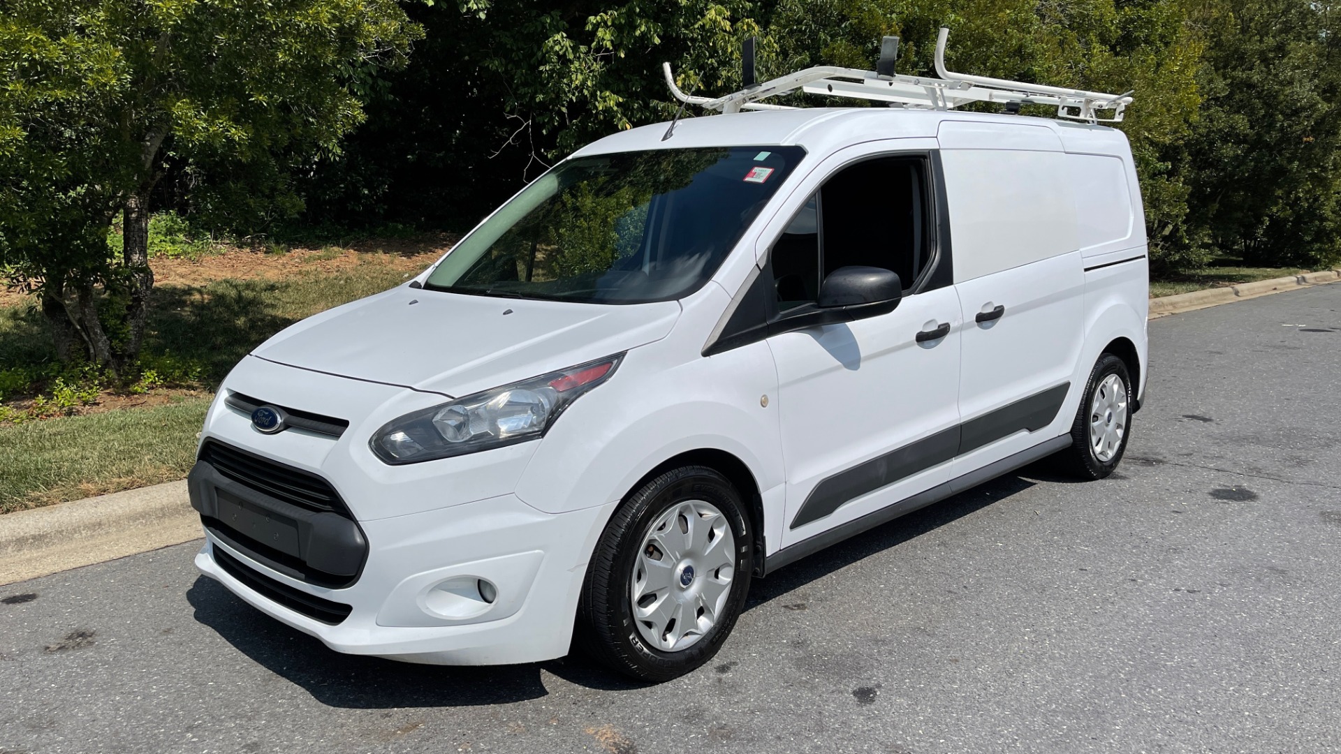 Used 2015 Ford TRANSIT CONNECT XLT CARGO VAN LWB / 2.5L 4-CYL / 6-SPD AUTO / ROOF RACK for sale Sold at Formula Imports in Charlotte NC 28227 1