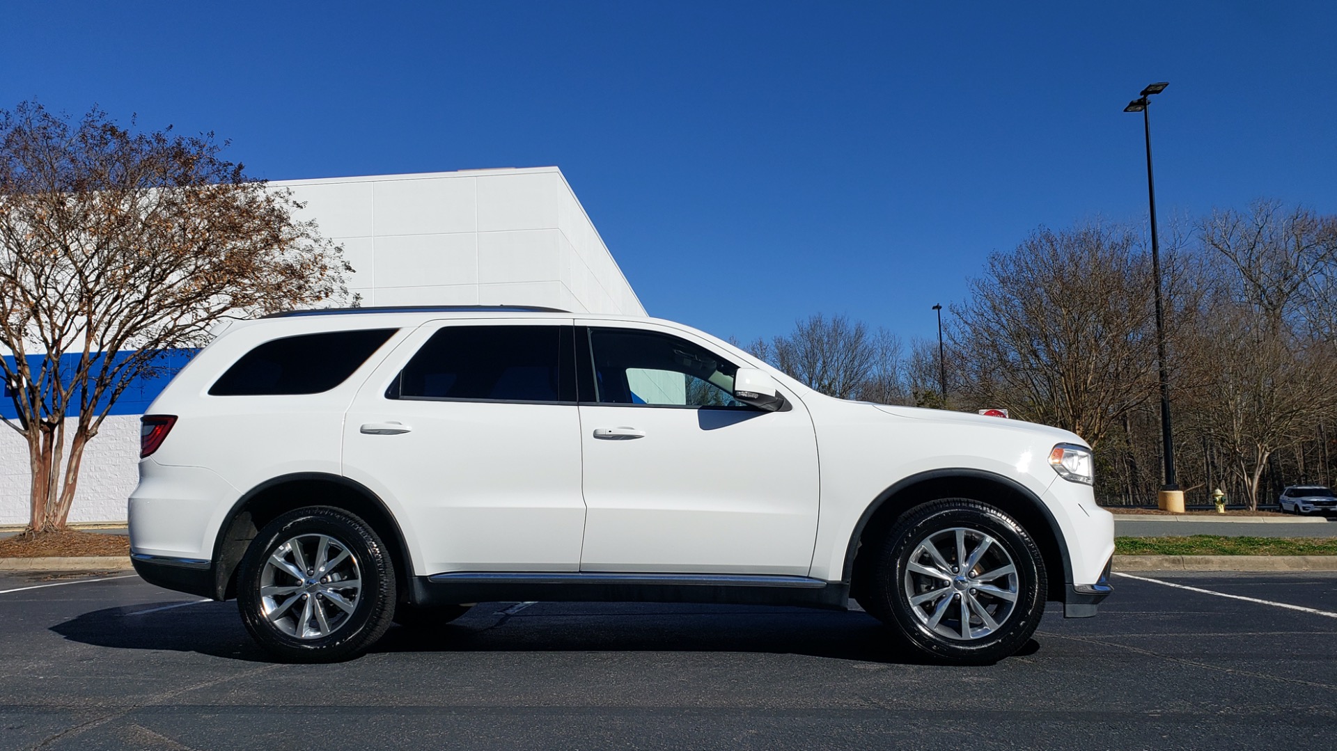Used 2015 Dodge DURANGO LIMITED AWD / 3.6L V6 / 8-SPD AUTO / 3-ROW / REARVIEW for sale Sold at Formula Imports in Charlotte NC 28227 10