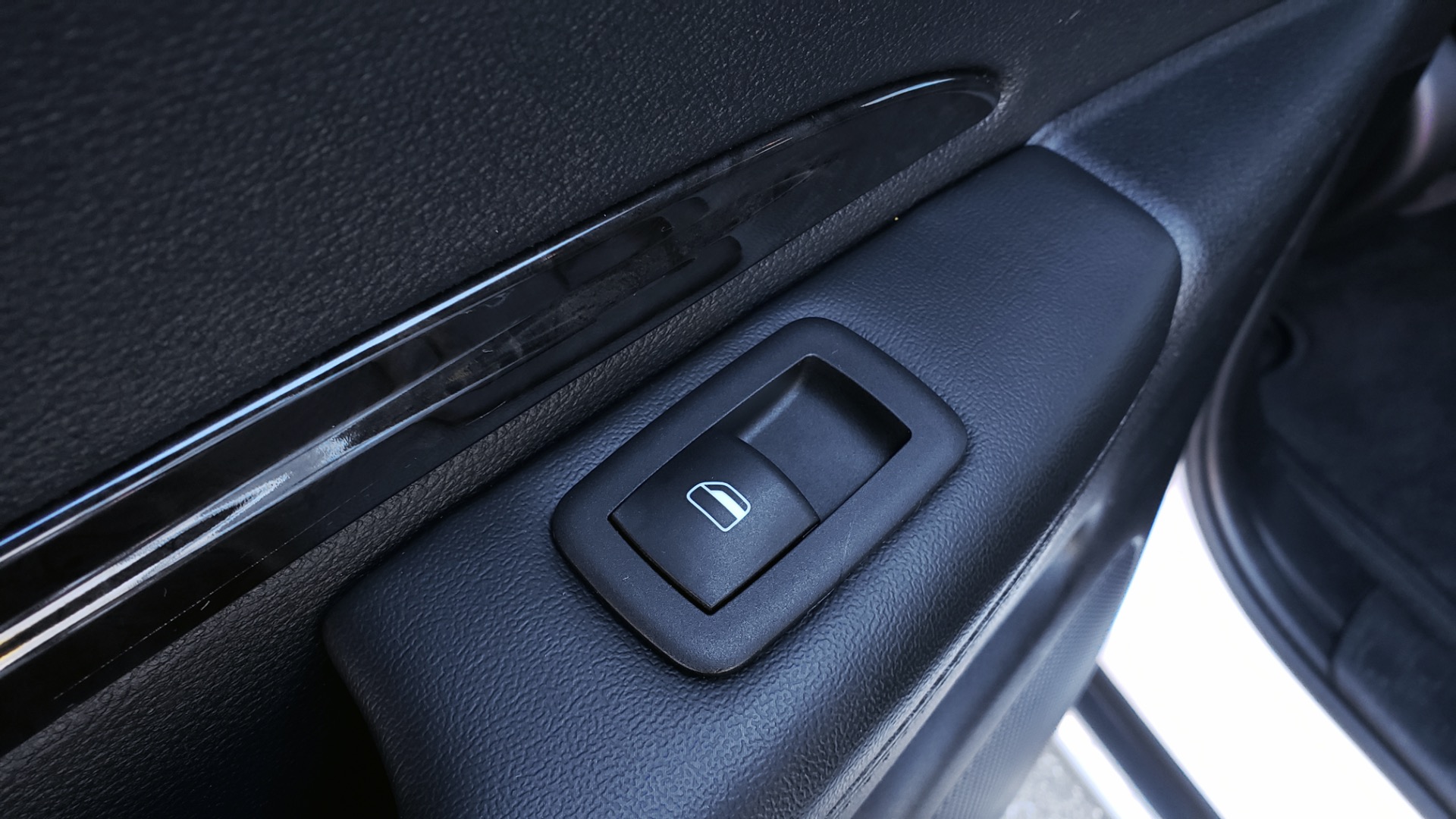 Used 2015 Dodge DURANGO LIMITED AWD / 3.6L V6 / 8-SPD AUTO / 3-ROW / REARVIEW for sale Sold at Formula Imports in Charlotte NC 28227 58
