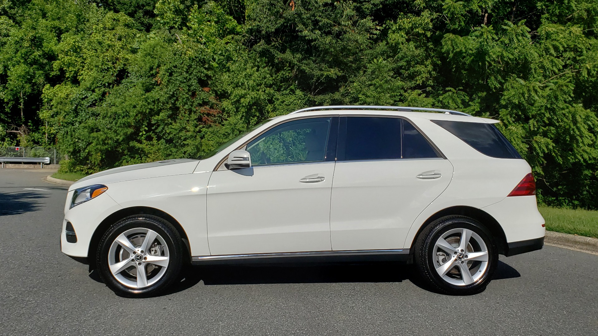 Used 2018 Mercedes-Benz GLE 350 4MATIC PREMIUM / NAV / SUNROOF / H/K SND / REARVIEW for sale Sold at Formula Imports in Charlotte NC 28227 2