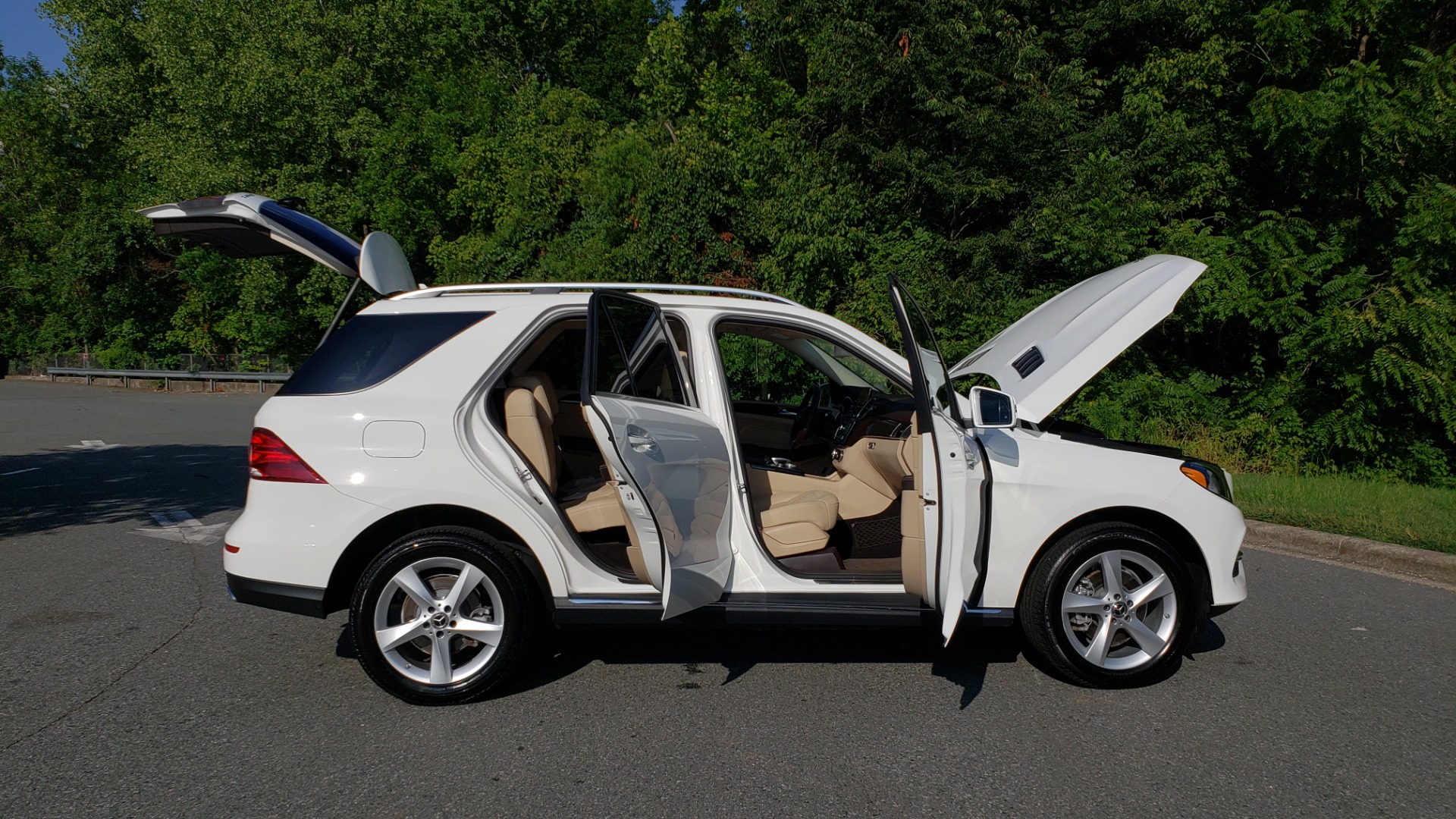 Used 2018 Mercedes-Benz GLE 350 4MATIC PREMIUM / NAV / SUNROOF / H/K SND / REARVIEW for sale Sold at Formula Imports in Charlotte NC 28227 9