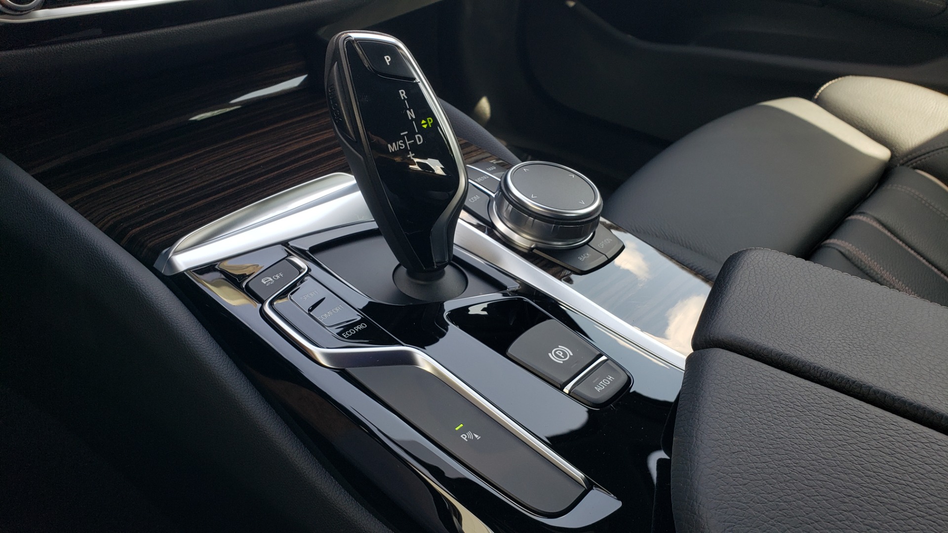 Used 2018 BMW 5 SERIES 530I XDRIVE PREMIUM / PARK ASST / NAV / SUNROOF / REARIEW for sale Sold at Formula Imports in Charlotte NC 28227 45