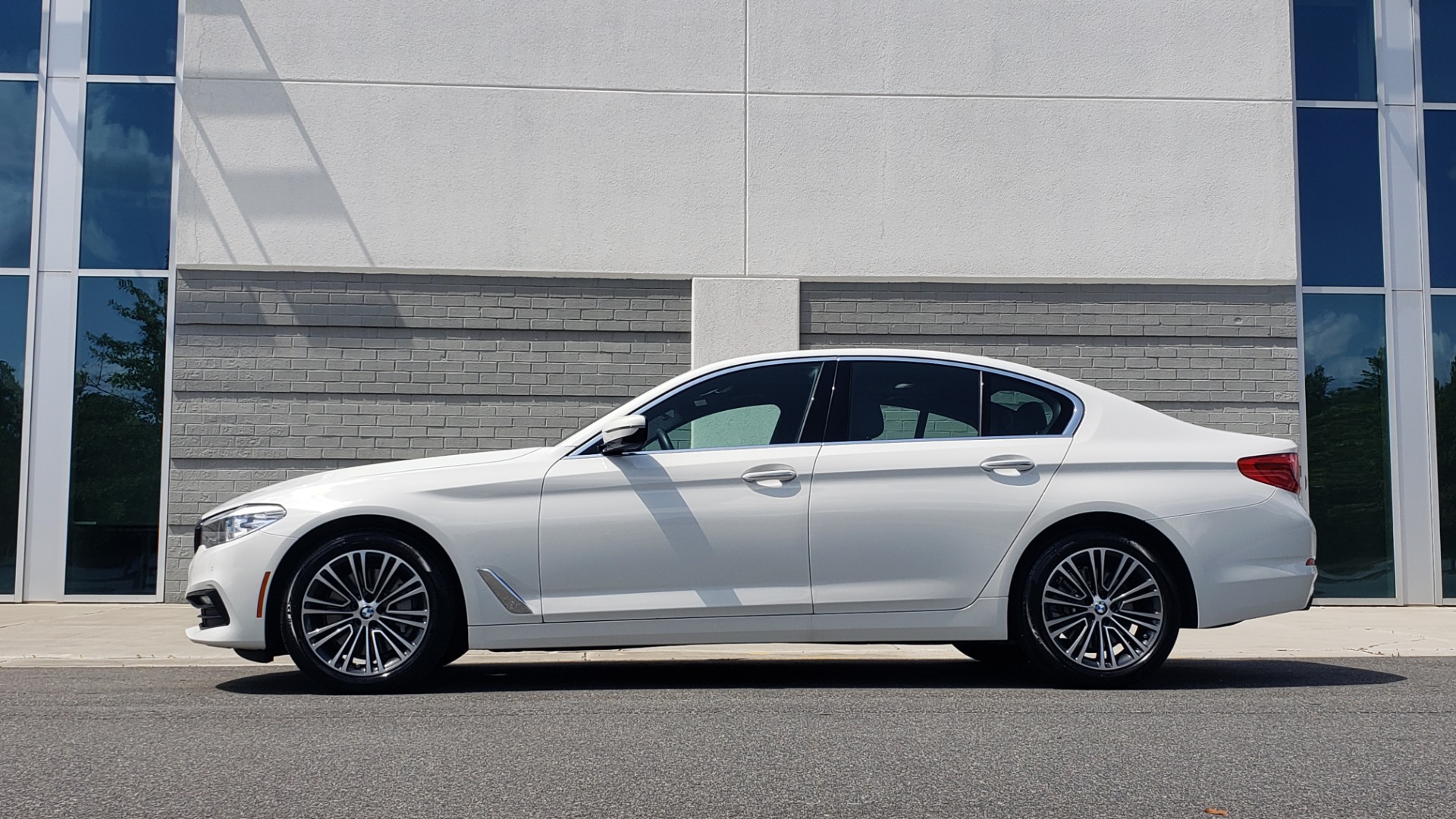 Used 2018 BMW 5 SERIES 530I XDRIVE PREMIUM / PARK ASST / NAV / SUNROOF / REARIEW for sale Sold at Formula Imports in Charlotte NC 28227 5