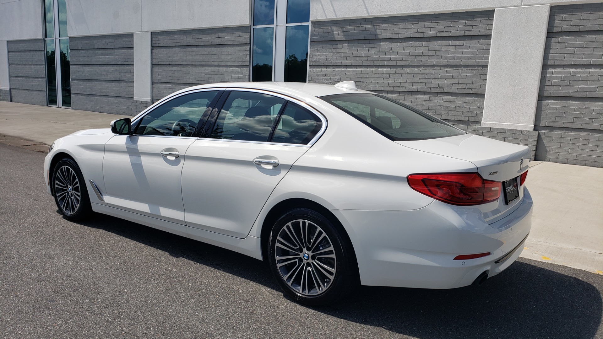 Used 2018 BMW 5 SERIES 530I XDRIVE PREMIUM / PARK ASST / NAV / SUNROOF / REARIEW for sale Sold at Formula Imports in Charlotte NC 28227 6