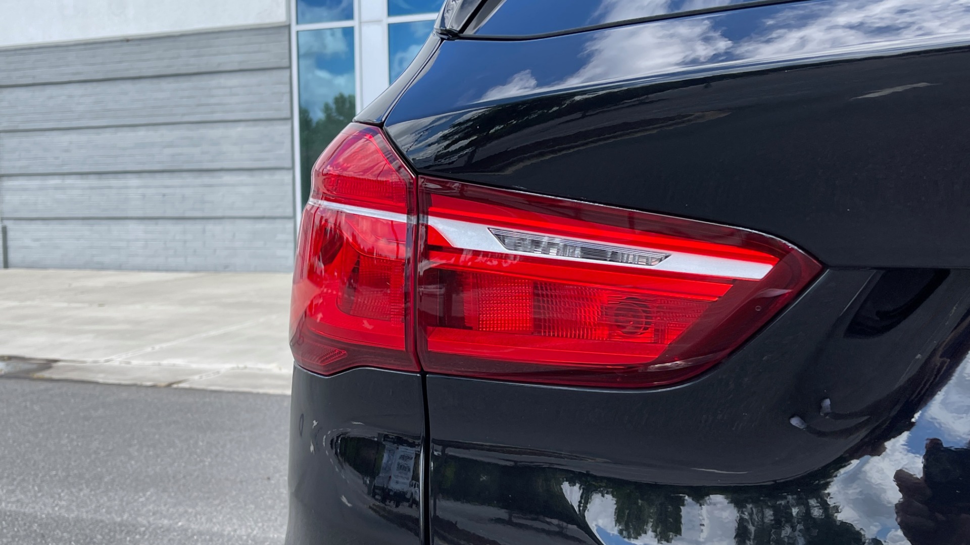 Used 2018 BMW X1 XDRIVE28I / 2.0L / AWD / 8-SPD AUTO / REARVIEW for sale Sold at Formula Imports in Charlotte NC 28227 21