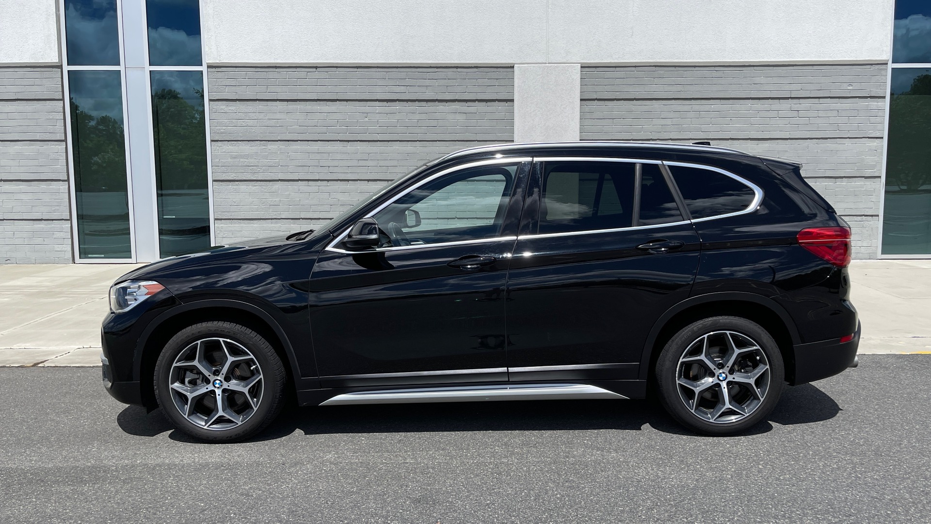 Used 2018 BMW X1 XDRIVE28I / 2.0L / AWD / 8-SPD AUTO / REARVIEW for sale Sold at Formula Imports in Charlotte NC 28227 4