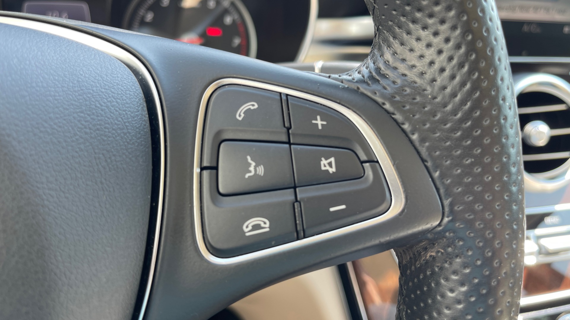 Used 2016 Mercedes-Benz C-CLASS C 300 4MATIC PREMIUM / BSA / MULTI MEDIA PKG / LIGHTING / REARVIEW for sale Sold at Formula Imports in Charlotte NC 28227 31