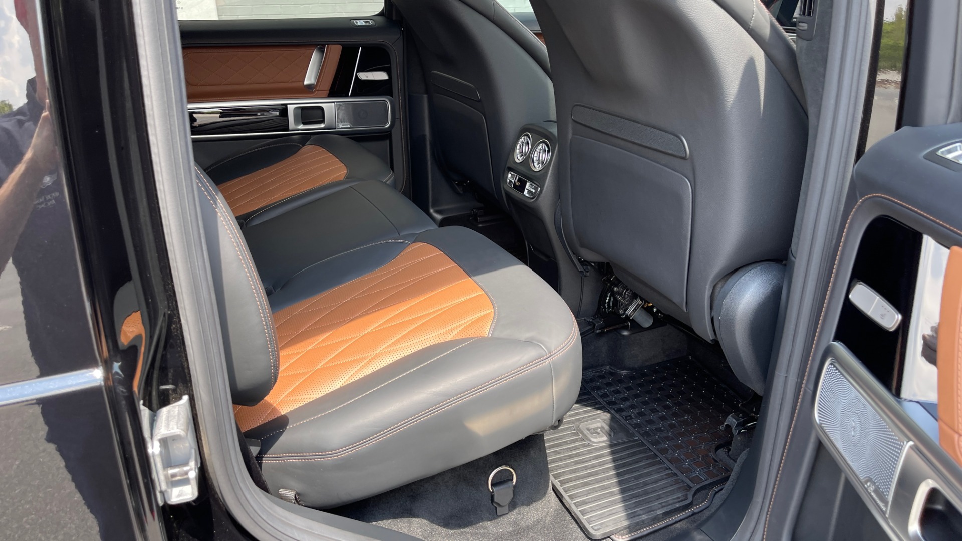 Used 2020 Mercedes-Benz G-CLASS G 550 / NAV / SUNROOF / AMG LINE / REARVIEW / AMG WHEELS for sale Sold at Formula Imports in Charlotte NC 28227 75