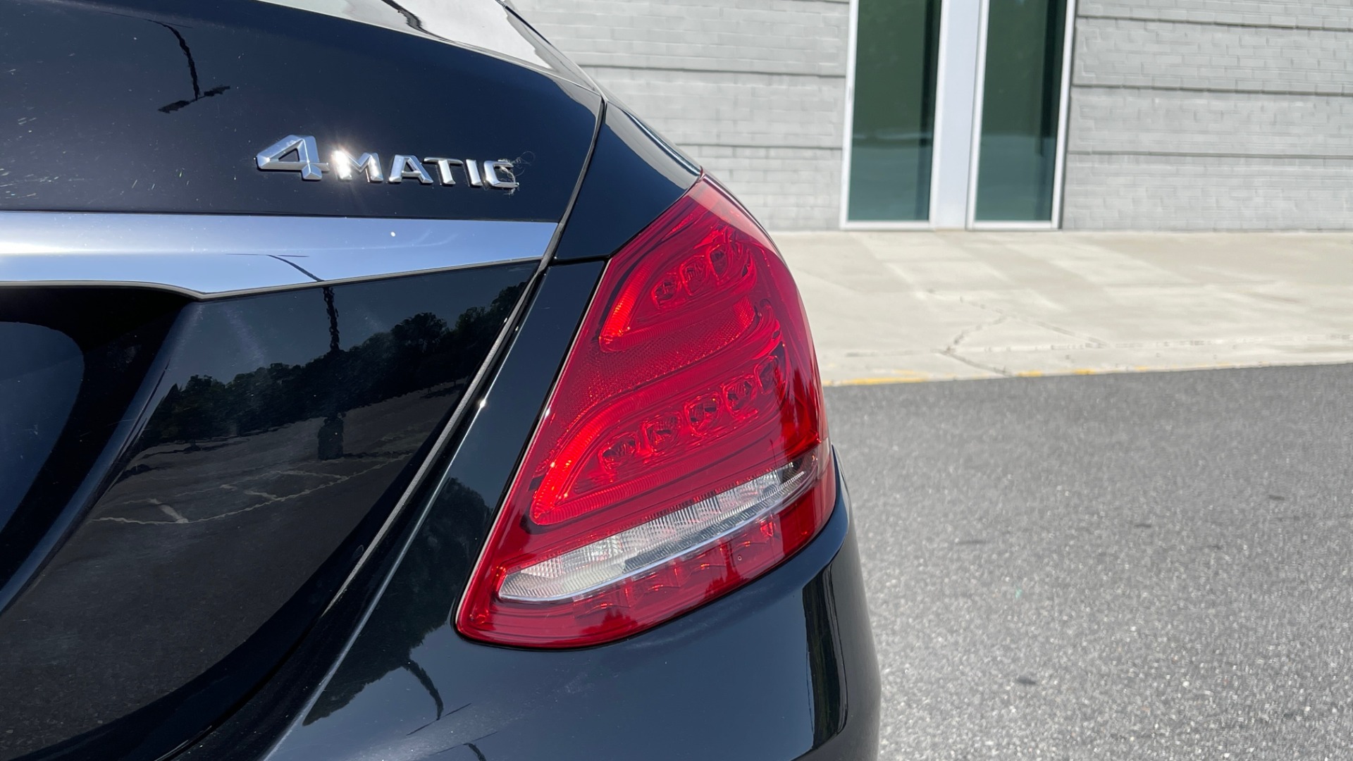 Used 2015 Mercedes-Benz C-CLASS C 300 4MATIC PREMIUM / MULTI MEDIA PKG / BSA / REARVIEW for sale Sold at Formula Imports in Charlotte NC 28227 23