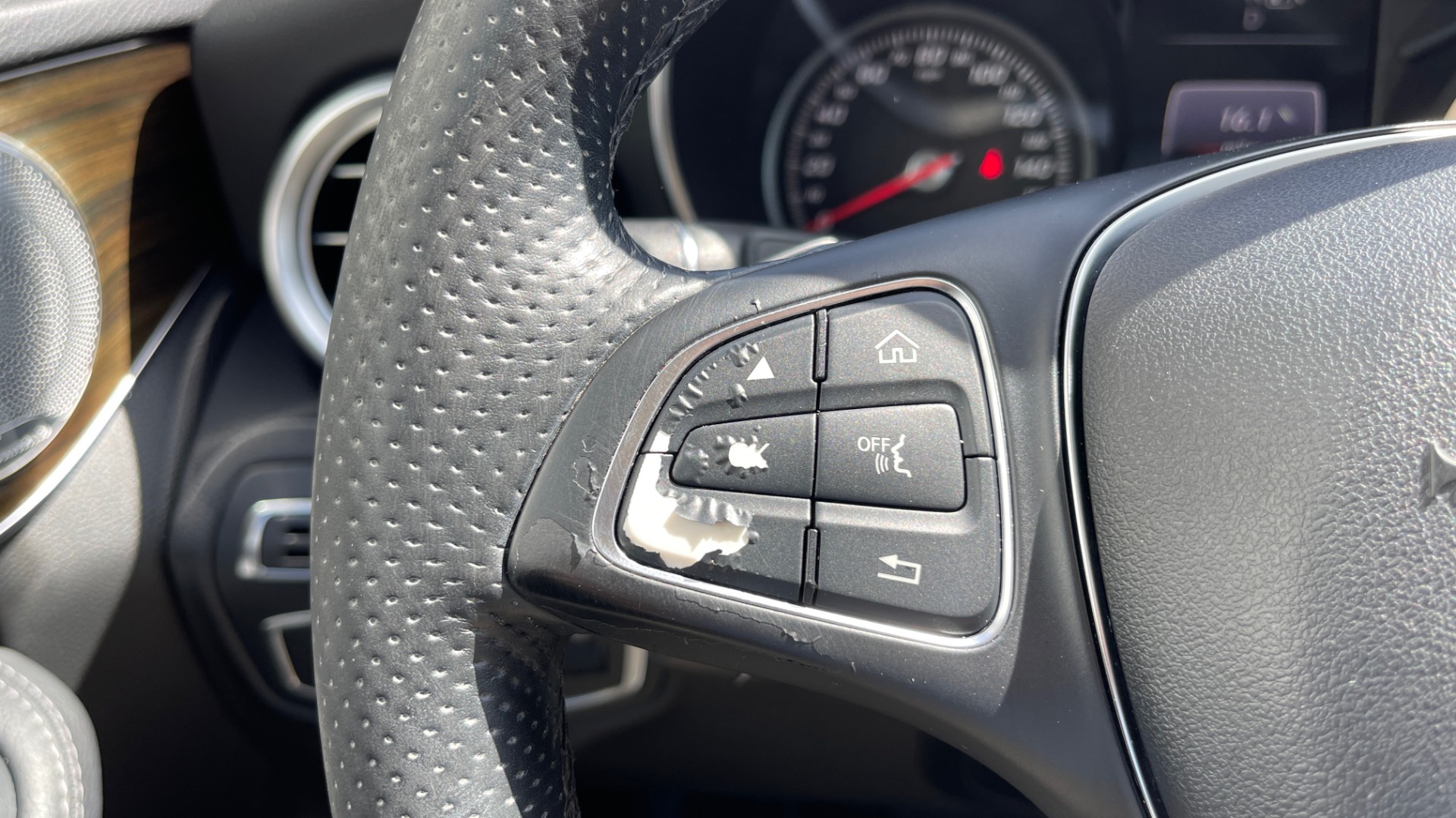 Used 2015 Mercedes-Benz C-CLASS C 300 4MATIC PREMIUM / MULTI MEDIA PKG / BSA / REARVIEW for sale Sold at Formula Imports in Charlotte NC 28227 31