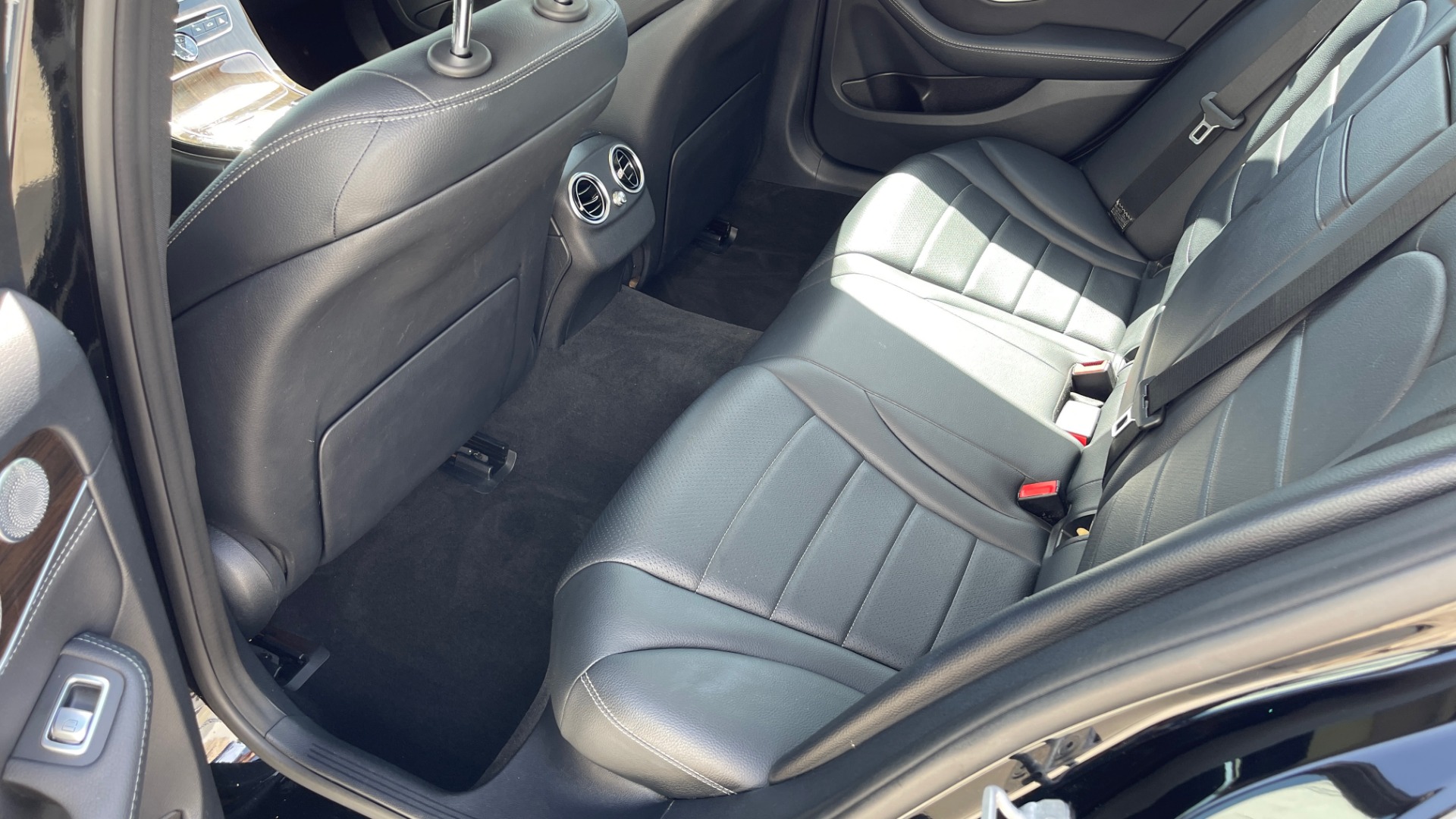 Used 2015 Mercedes-Benz C-CLASS C 300 4MATIC PREMIUM / MULTI MEDIA PKG / BSA / REARVIEW for sale Sold at Formula Imports in Charlotte NC 28227 46