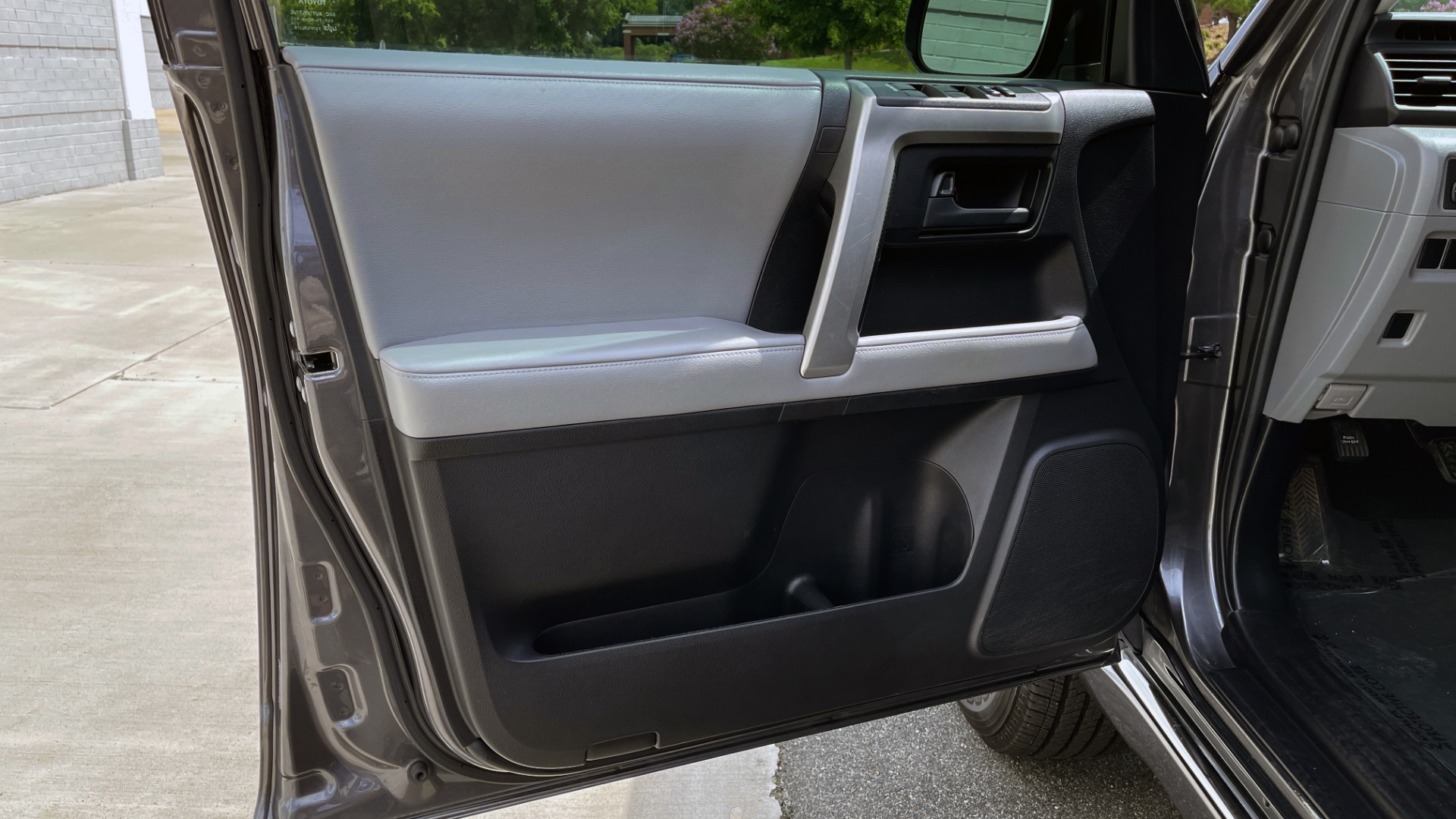 Used 2011 Toyota 4Runner SR5 / SUNROOF / 4X4 / BLUETOOTH / BACKUP CAMERA for sale Sold at Formula Imports in Charlotte NC 28227 15