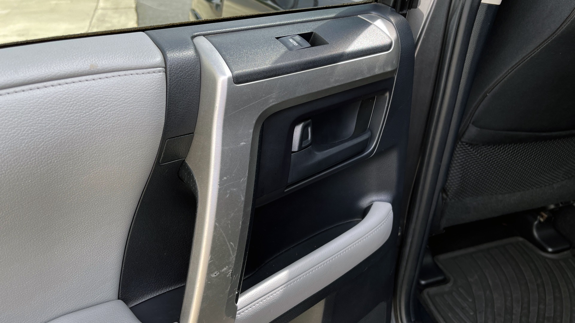 Used 2011 Toyota 4Runner SR5 / SUNROOF / 4X4 / BLUETOOTH / BACKUP CAMERA for sale Sold at Formula Imports in Charlotte NC 28227 34