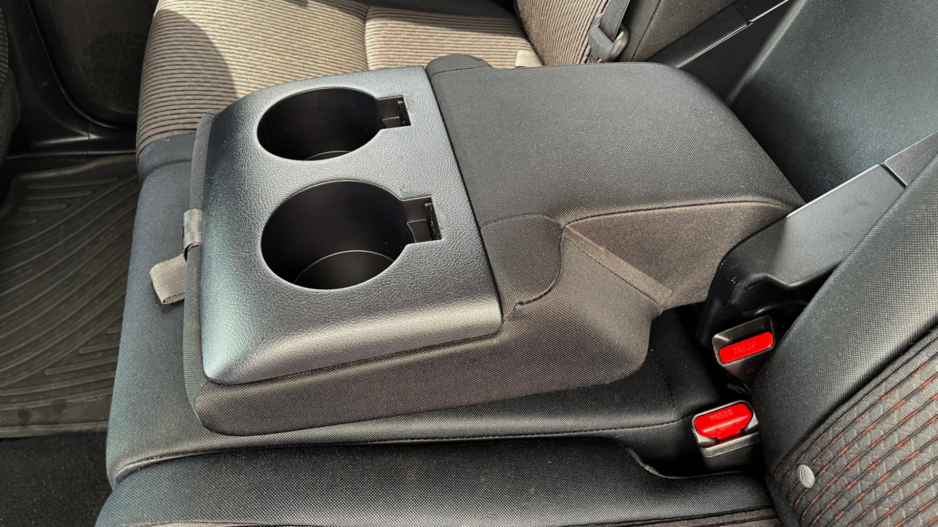 Used 2011 Toyota 4RUNNER SR5 4X4 V6 / 5-SPD AUTO / SUNROOF / POWER FRONT SEATS for sale $19,999 at Formula Imports in Charlotte NC 28227 35