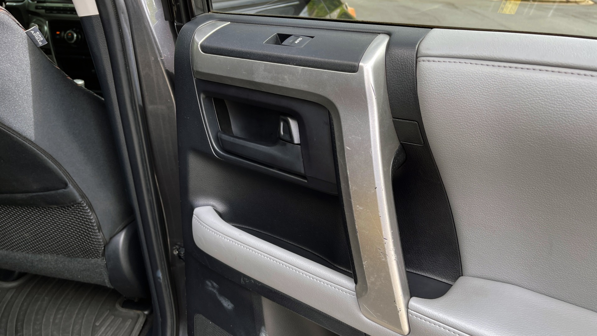 Used 2011 Toyota 4Runner SR5 / SUNROOF / 4X4 / BLUETOOTH / BACKUP CAMERA for sale Sold at Formula Imports in Charlotte NC 28227 38