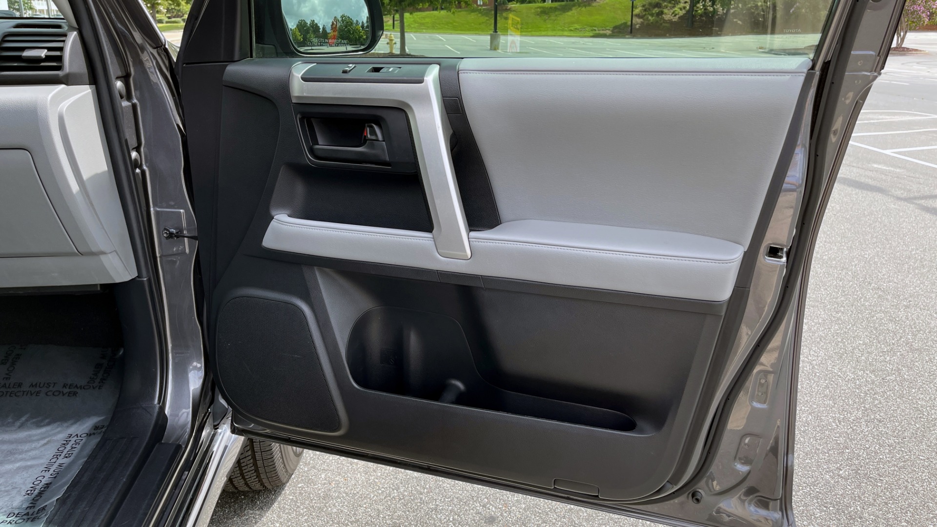 Used 2011 Toyota 4RUNNER SR5 4X4 V6 / 5-SPD AUTO / SUNROOF / POWER FRONT SEATS for sale $19,999 at Formula Imports in Charlotte NC 28227 39