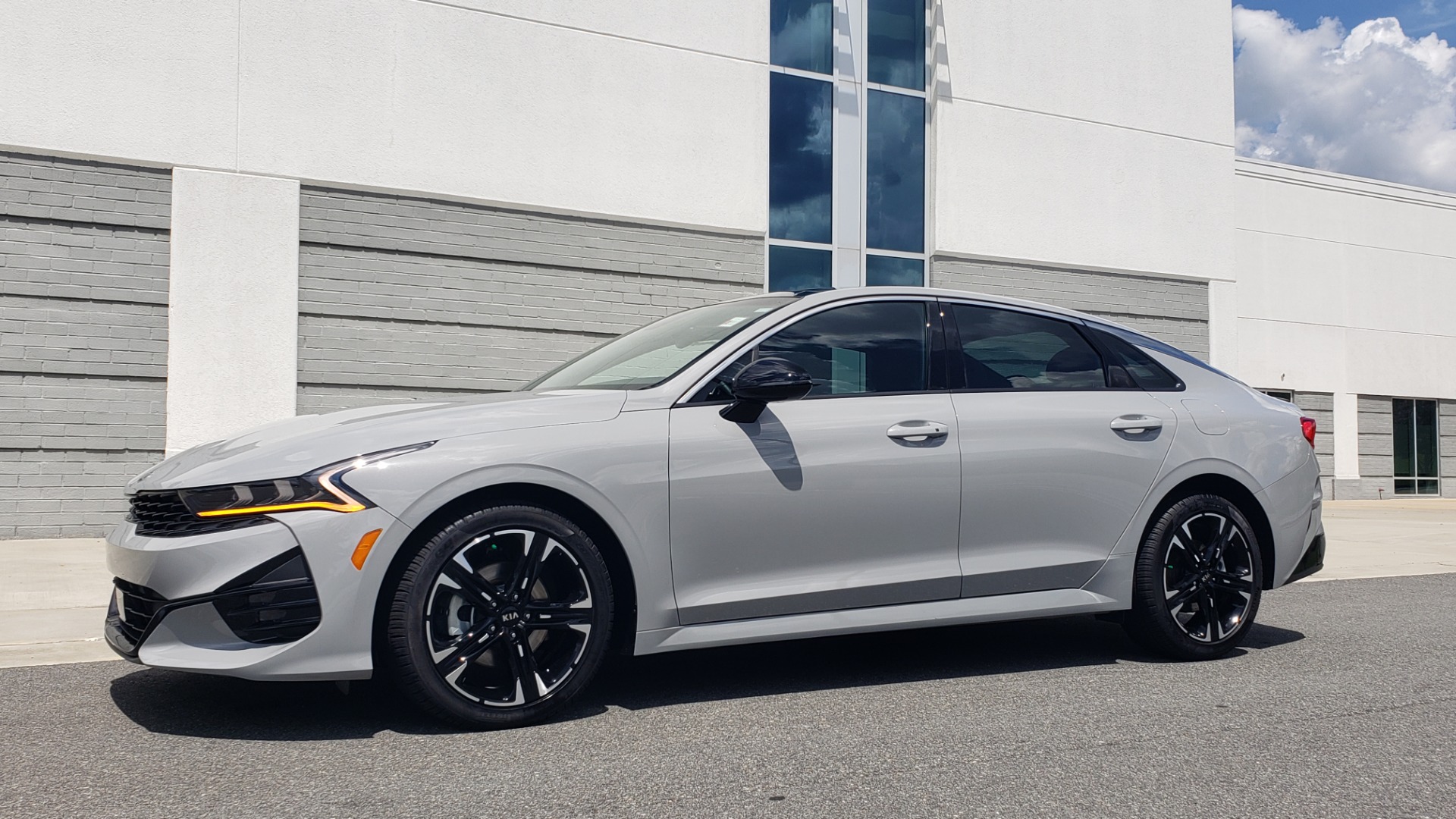 Used 2021 Kia K5 GT-LINE 1.6L TURBO / FWD / PANO-ROOF / SMART CRUISE / REARVIEW for sale Sold at Formula Imports in Charlotte NC 28227 4