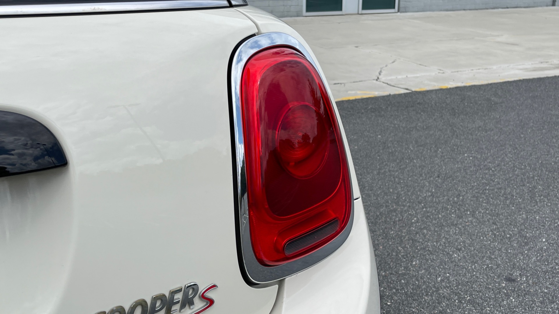 Used 2015 MINI COOPER HARDTOP S 2DR / 2.0L TURBO / FWD / 6-SPD MANUAL for sale Sold at Formula Imports in Charlotte NC 28227 17