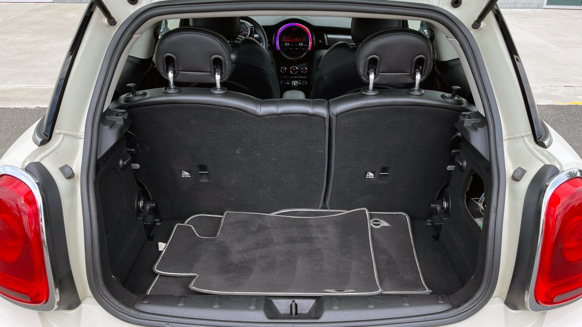 Used 2015 MINI COOPER HARDTOP S 2DR / 2.0L TURBO / FWD / 6-SPD MANUAL for sale Sold at Formula Imports in Charlotte NC 28227 18