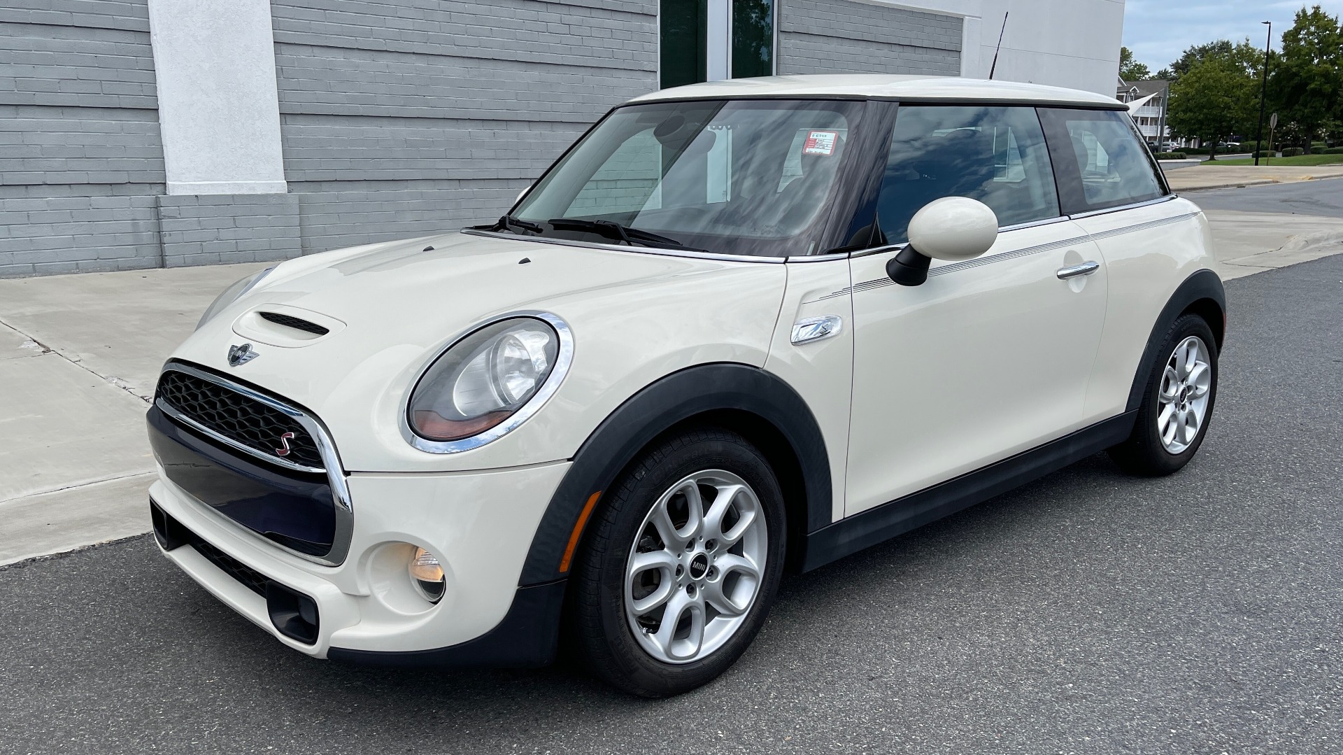 Used 2015 MINI COOPER HARDTOP S 2DR / 2.0L TURBO / FWD / 6-SPD MANUAL for sale Sold at Formula Imports in Charlotte NC 28227 2