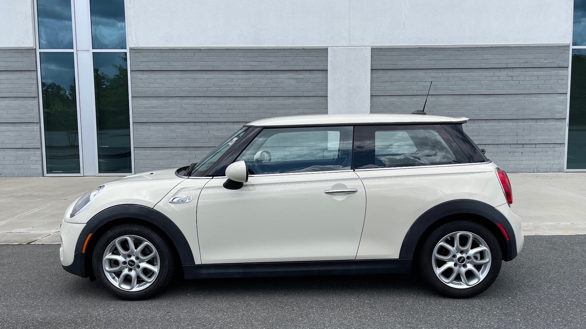 Used 2015 MINI COOPER HARDTOP S 2DR / 2.0L TURBO / FWD / 6-SPD MANUAL for sale Sold at Formula Imports in Charlotte NC 28227 3