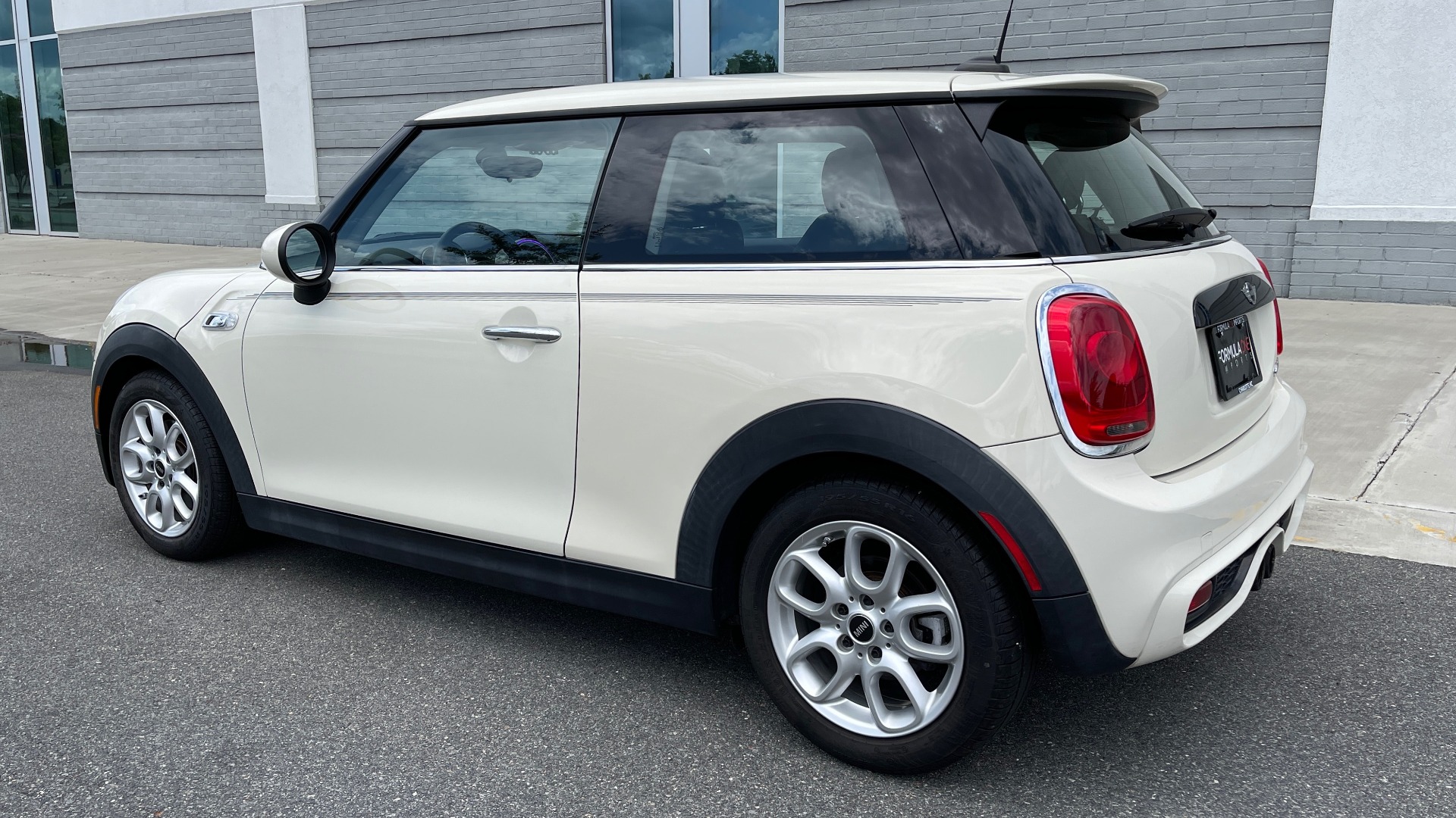 Used 2015 MINI COOPER HARDTOP S 2DR / 2.0L TURBO / FWD / 6-SPD MANUAL for sale Sold at Formula Imports in Charlotte NC 28227 4