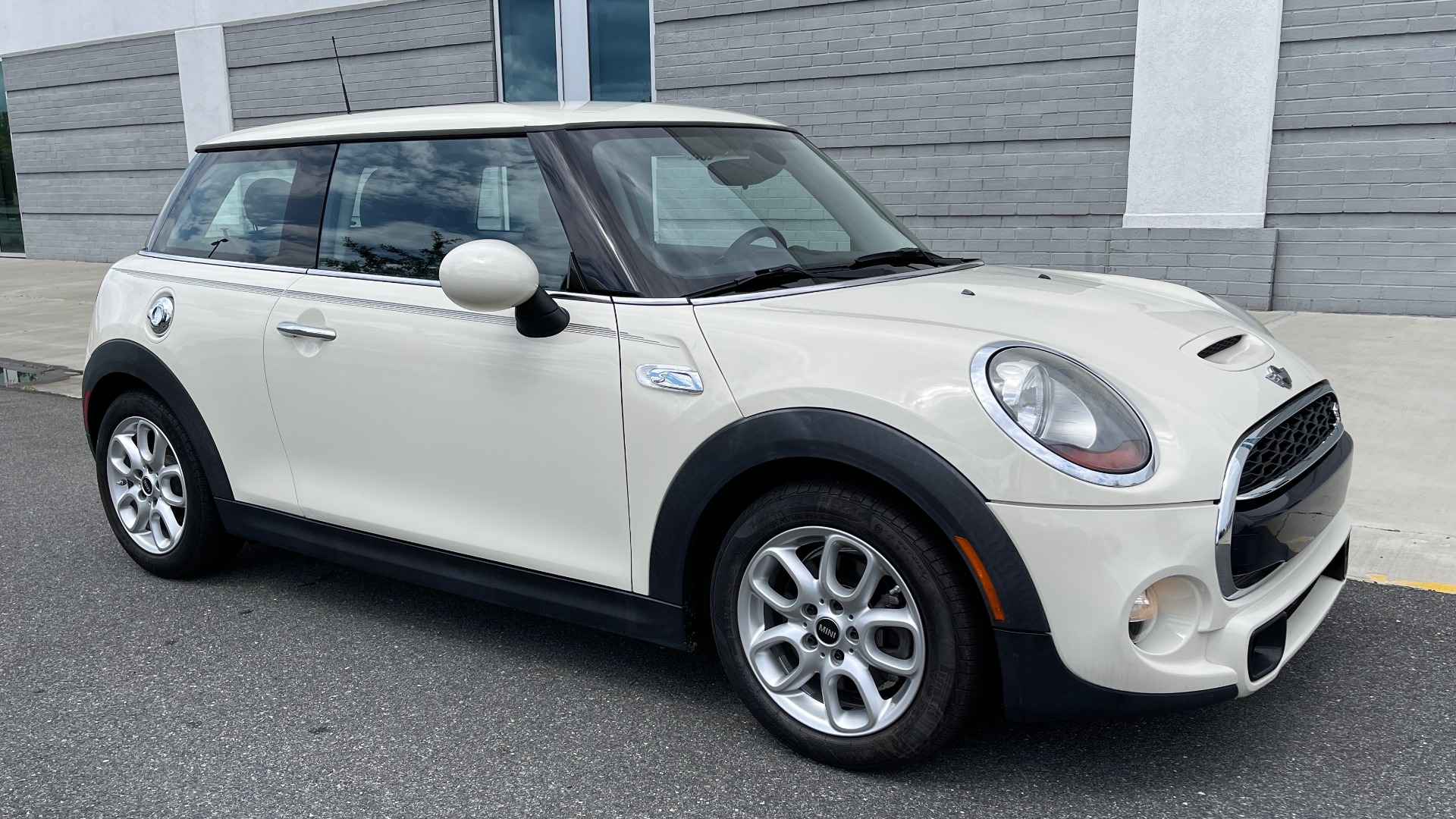 Used 2015 MINI COOPER HARDTOP S 2DR / 2.0L TURBO / FWD / 6-SPD MANUAL for sale Sold at Formula Imports in Charlotte NC 28227 5