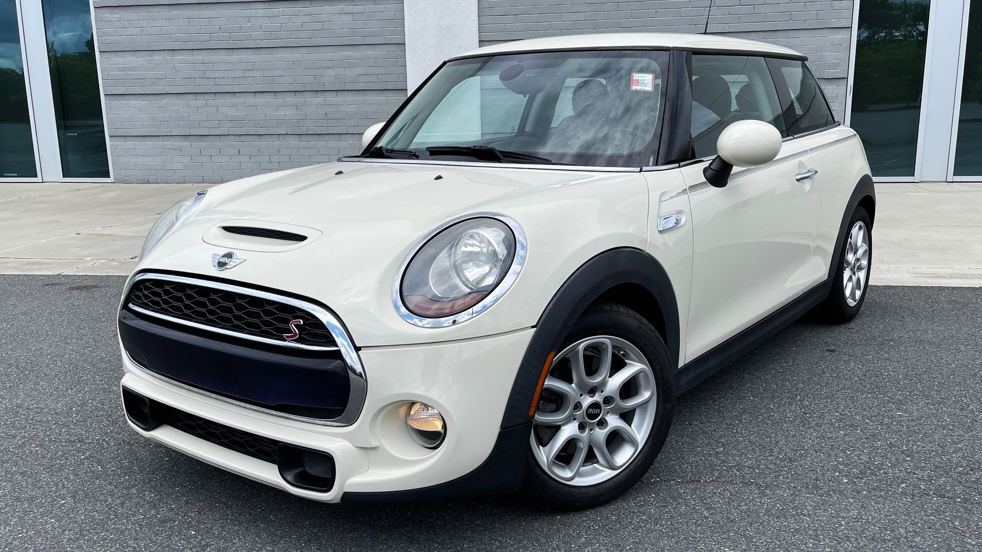 Used 2015 MINI COOPER HARDTOP S 2DR / 2.0L TURBO / FWD / 6-SPD MANUAL for sale Sold at Formula Imports in Charlotte NC 28227 1