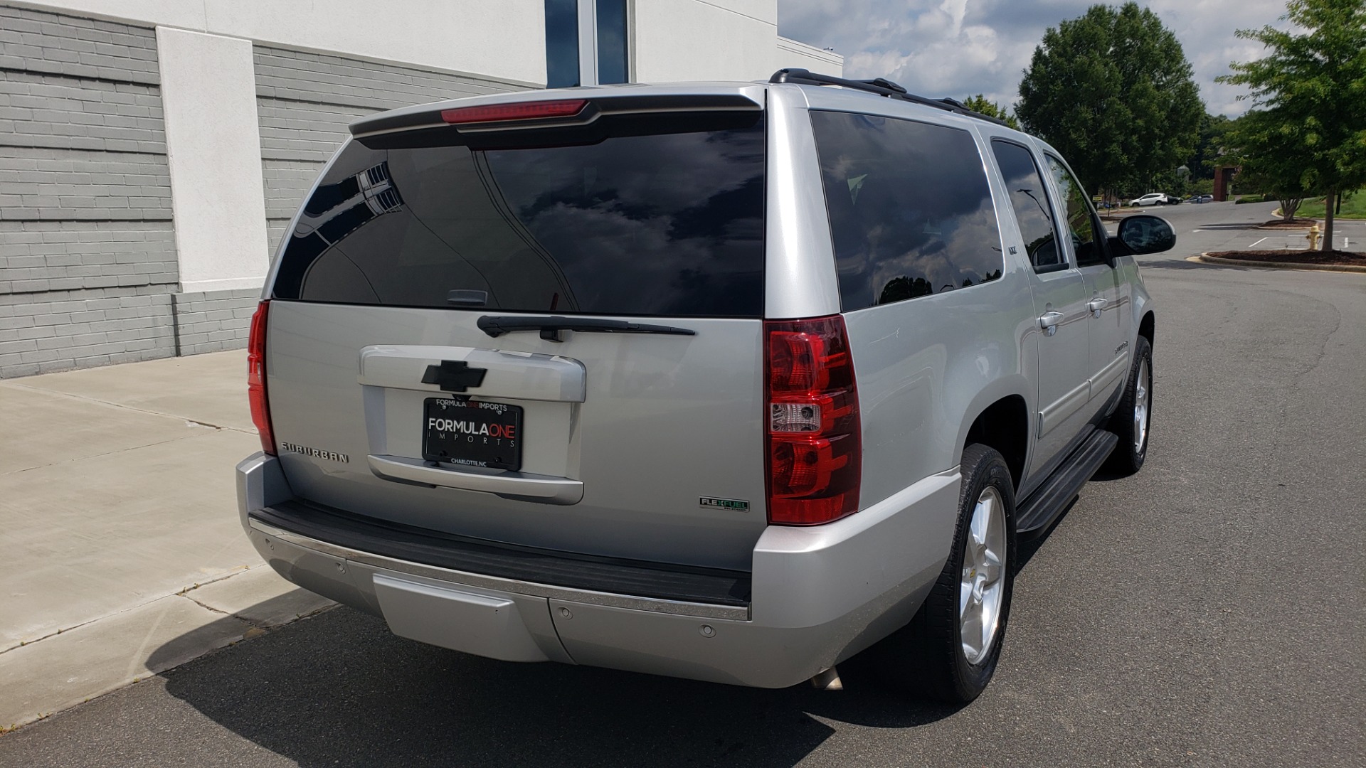 Used 2012 Chevrolet SUBURBAN LTZ 4WD / NAV / SUNROOF / BOSE / ENTERTAINMENT / 3-ROWS / REARVIEW for sale Sold at Formula Imports in Charlotte NC 28227 10