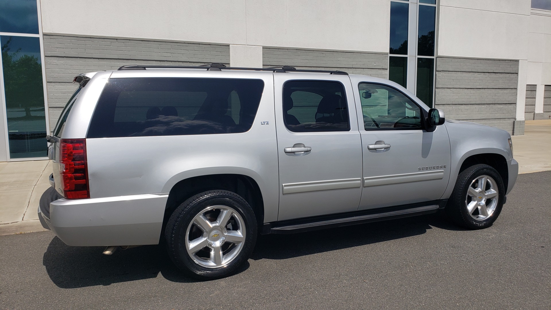 Used 2012 Chevrolet SUBURBAN LTZ 4WD / NAV / SUNROOF / BOSE / ENTERTAINMENT / 3-ROWS / REARVIEW for sale Sold at Formula Imports in Charlotte NC 28227 11