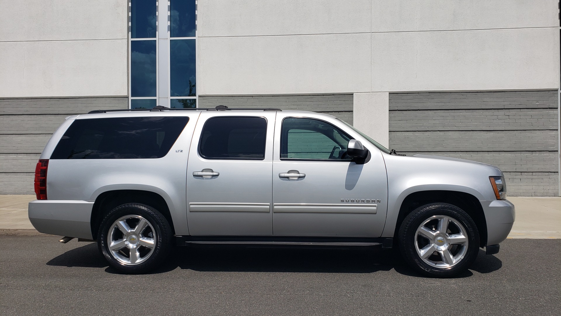 Used 2012 Chevrolet SUBURBAN LTZ 4WD / NAV / SUNROOF / BOSE / ENTERTAINMENT / 3-ROWS / REARVIEW for sale Sold at Formula Imports in Charlotte NC 28227 12