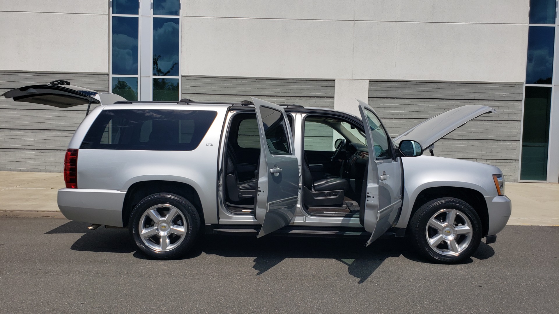 Used 2012 Chevrolet SUBURBAN LTZ 4WD / NAV / SUNROOF / BOSE / ENTERTAINMENT / 3-ROWS / REARVIEW for sale Sold at Formula Imports in Charlotte NC 28227 16