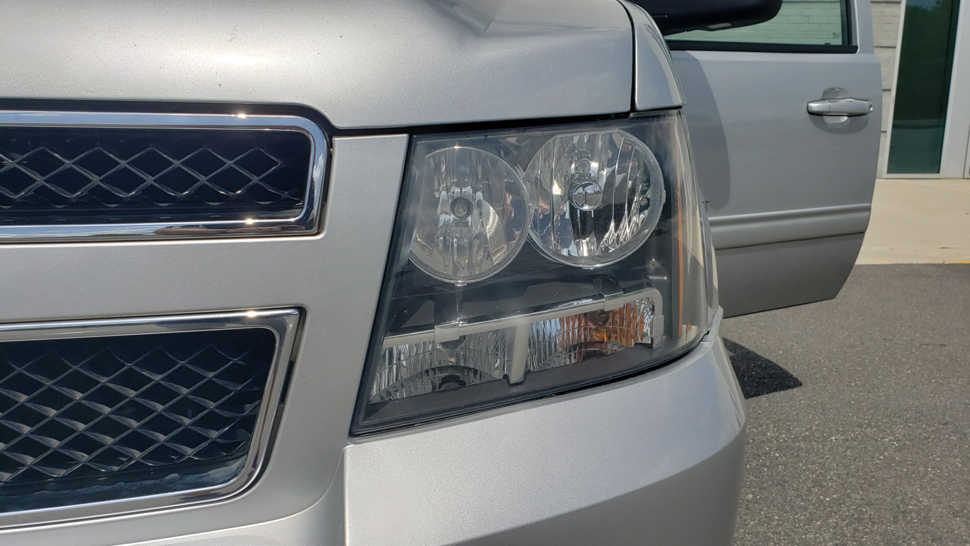 Used 2012 Chevrolet SUBURBAN LTZ 4WD / NAV / SUNROOF / BOSE / ENTERTAINMENT / 3-ROWS / REARVIEW for sale Sold at Formula Imports in Charlotte NC 28227 27
